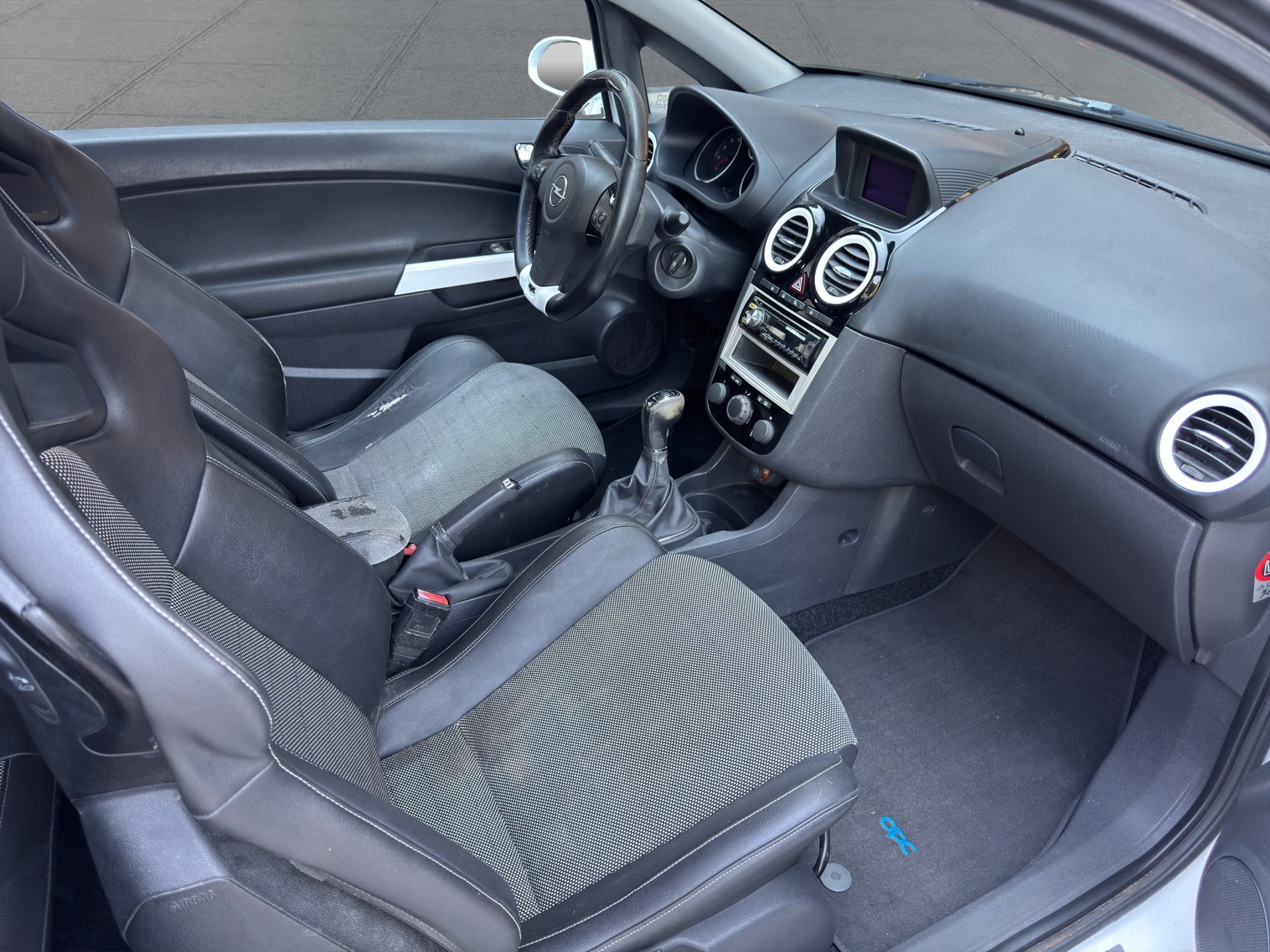 OPEL Corsa 1.6 Turbo OPC-image-10