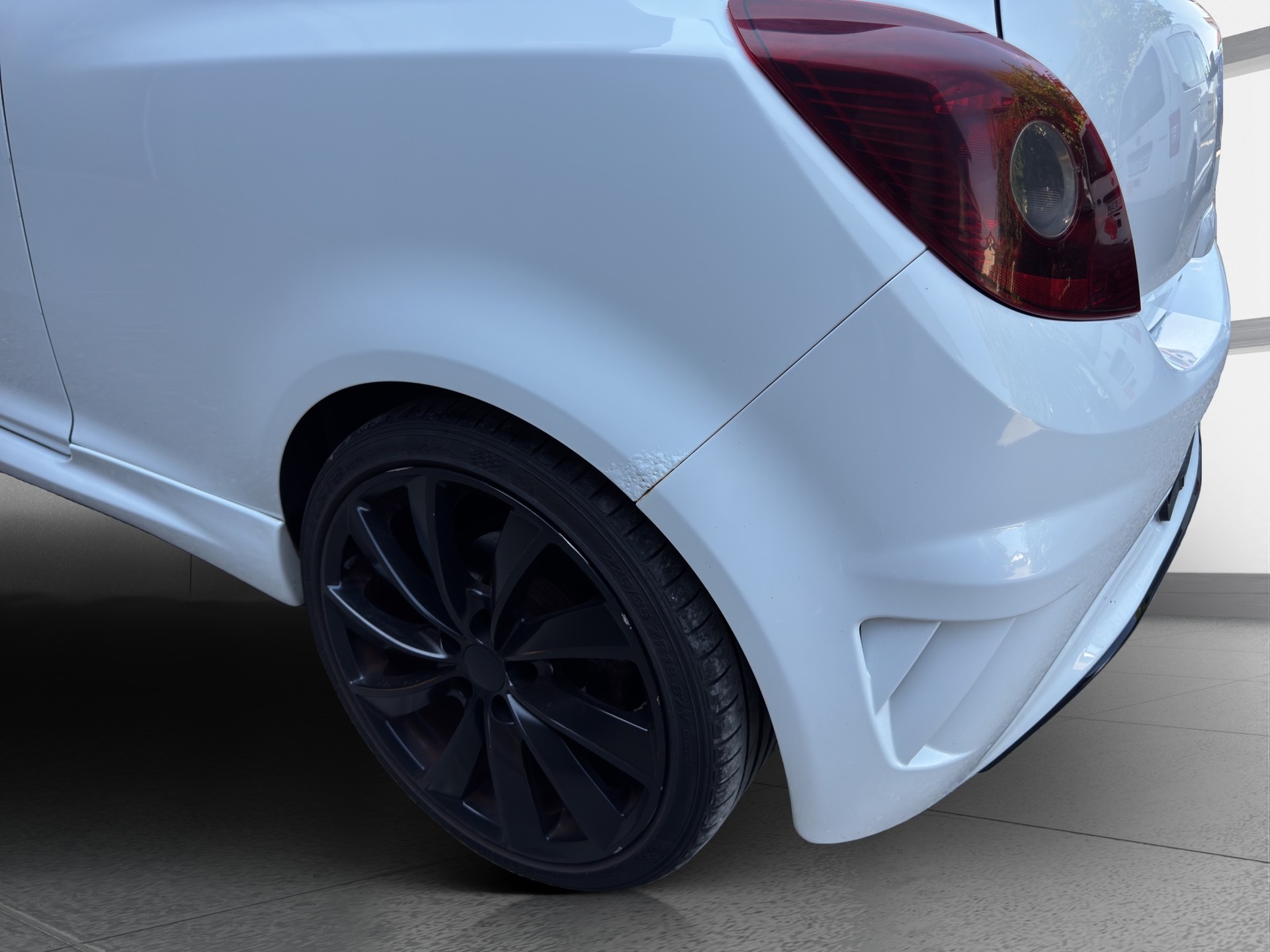 OPEL Corsa 1.6 Turbo OPC-image-14