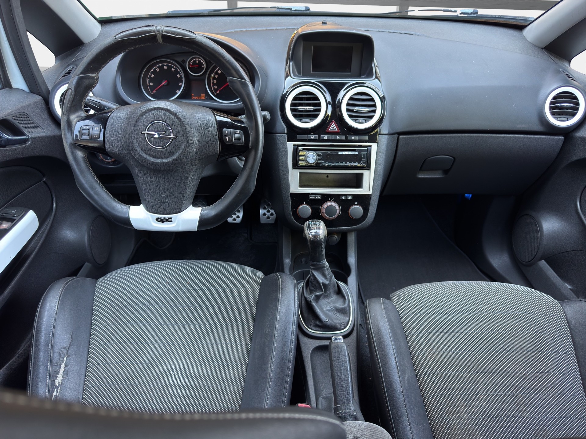 OPEL Corsa 1.6 Turbo OPC-image-8