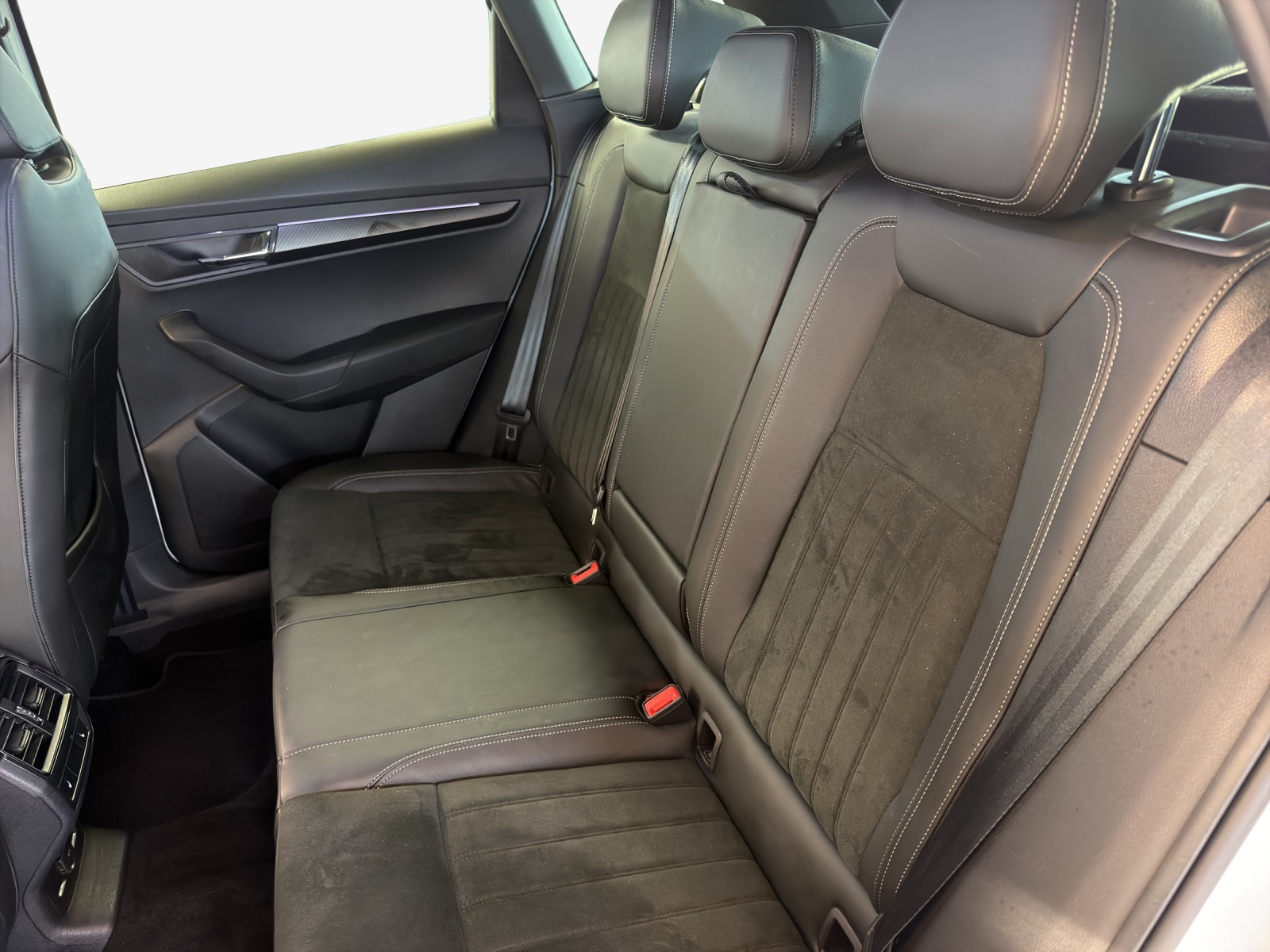SKODA Karoq 2.0 TSI SportLine 4x4 DSG-image-11