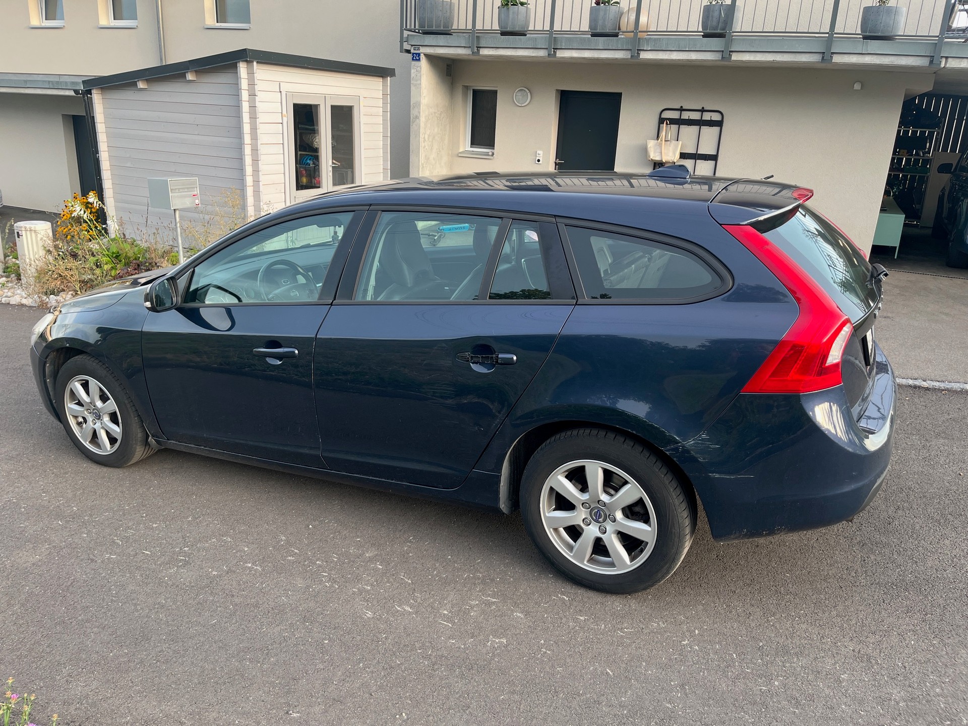 VOLVO 2.0 D4 Kinetic S/S-image-1