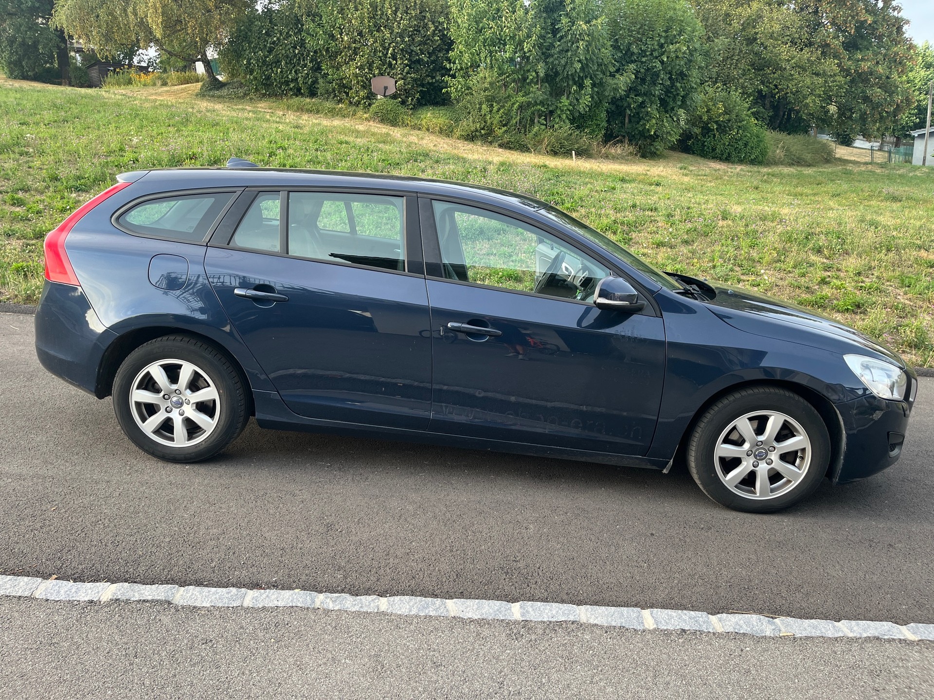 VOLVO 2.0 D4 Kinetic S/S-image-0