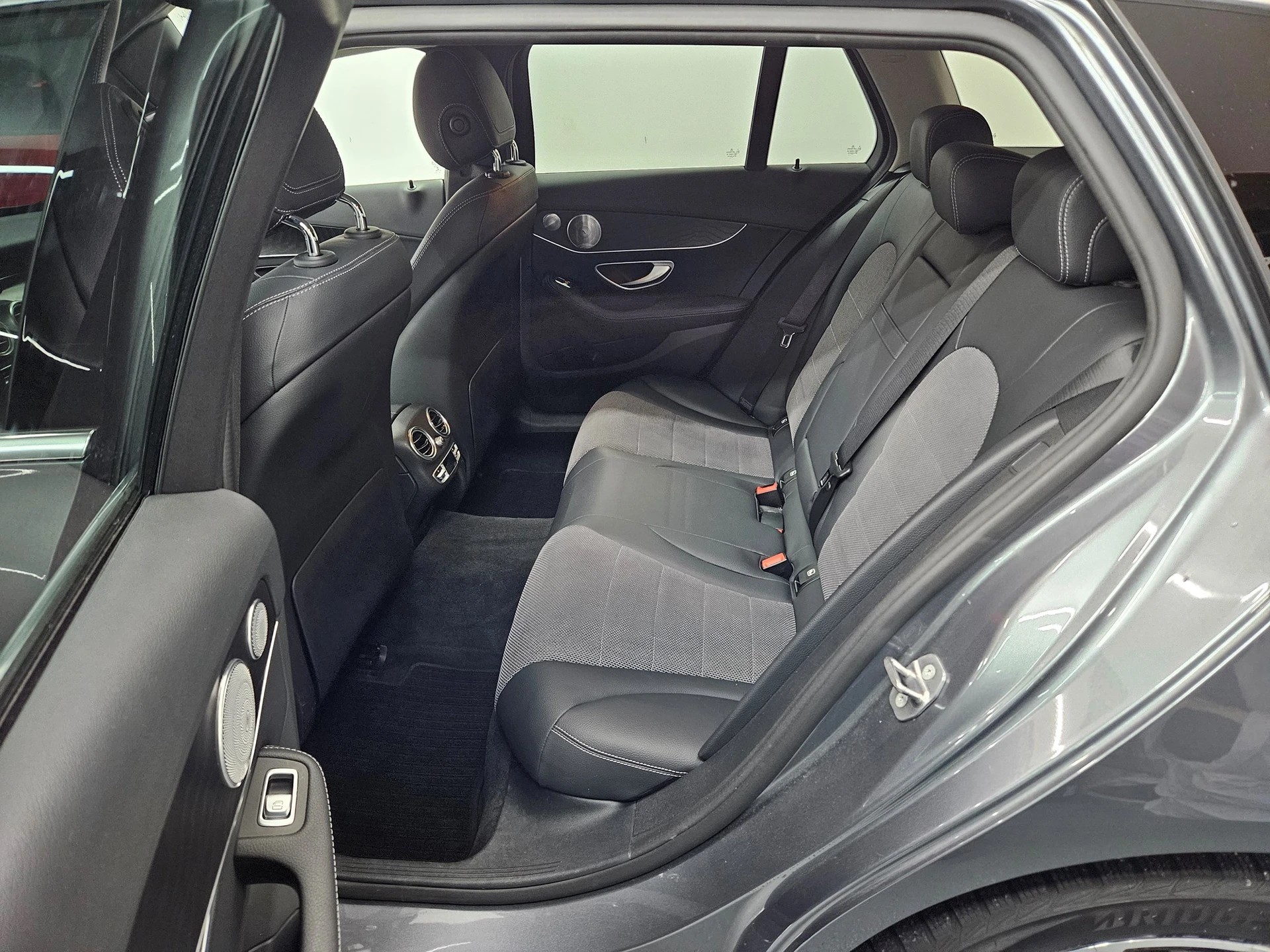 MERCEDES-BENZ C 220 d Avantgarde 4Matic 9G-Tronic-image-12