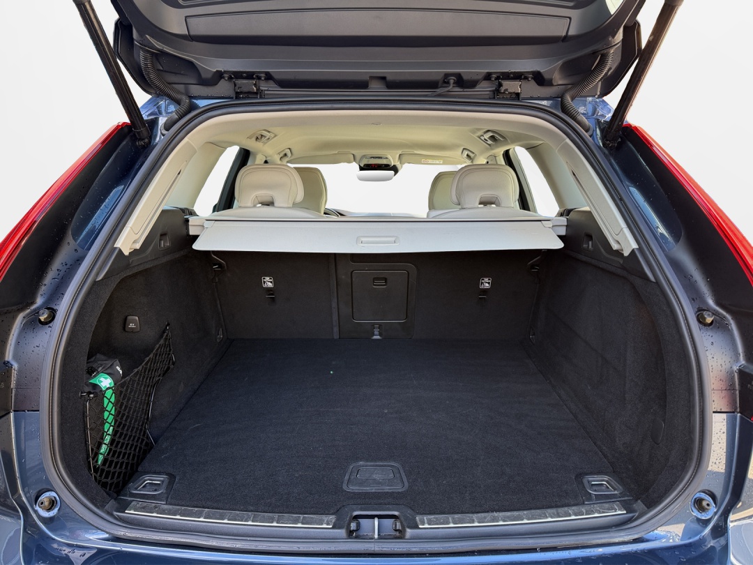 VOLVO XC60 B5 Benzin Mild Hybrid Inscription Geartronic-image-12