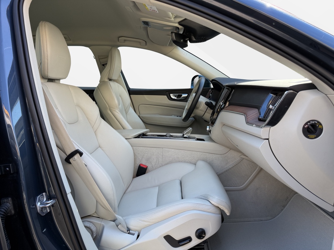 VOLVO XC60 B5 Benzin Mild Hybrid Inscription Geartronic-image-11