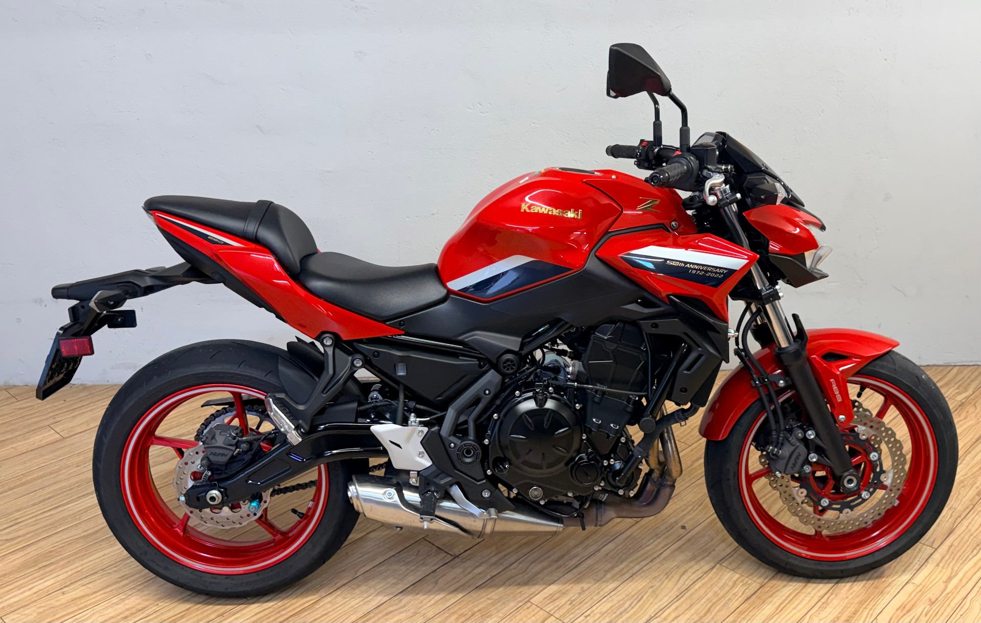 KAWASAKI Z 650 Anniversary Edition (35kW)-showroom-element-1