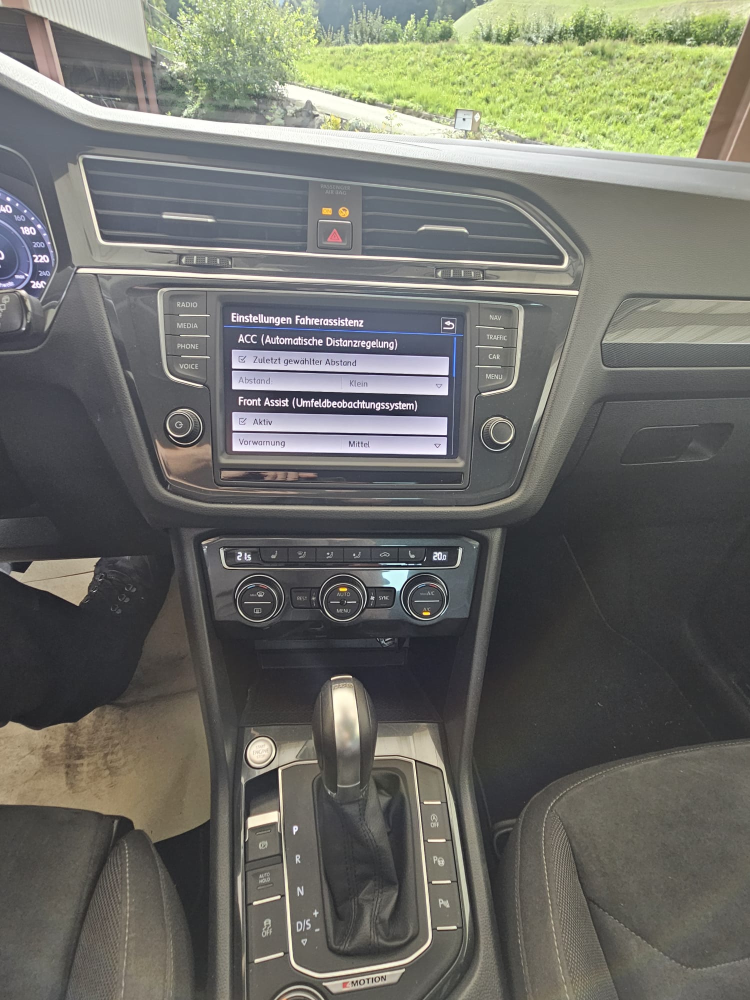VW Tiguan 2.0 TDI SCR Highline 4Motion DSG-image-9