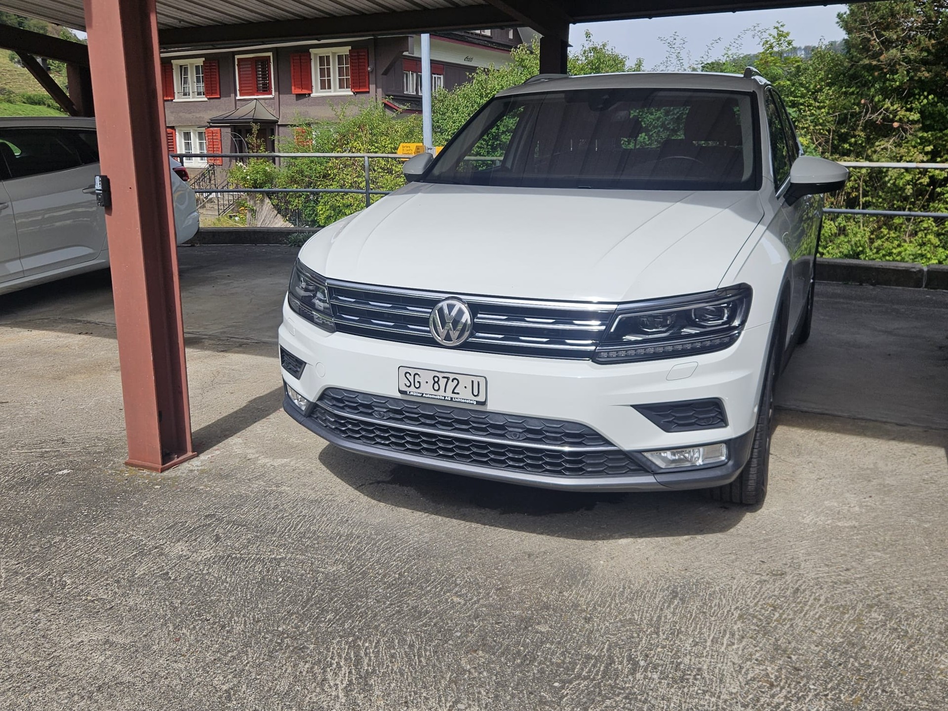 VW Tiguan 2.0 TDI SCR Highline 4Motion DSG-image-1