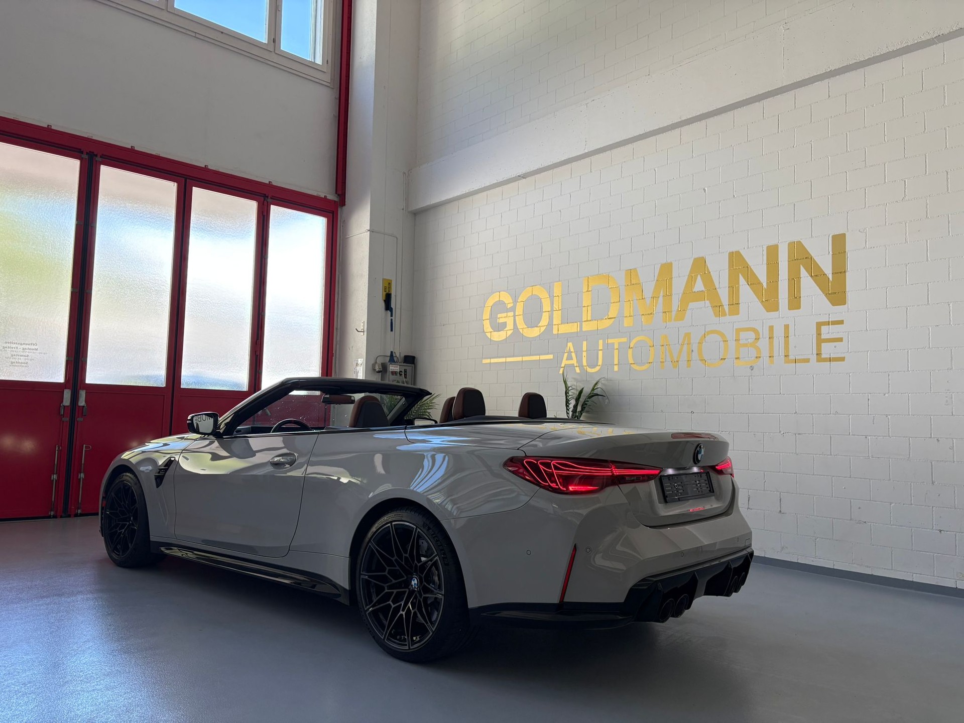 BMW M4 Cabrio Competition M xDrive-image-2