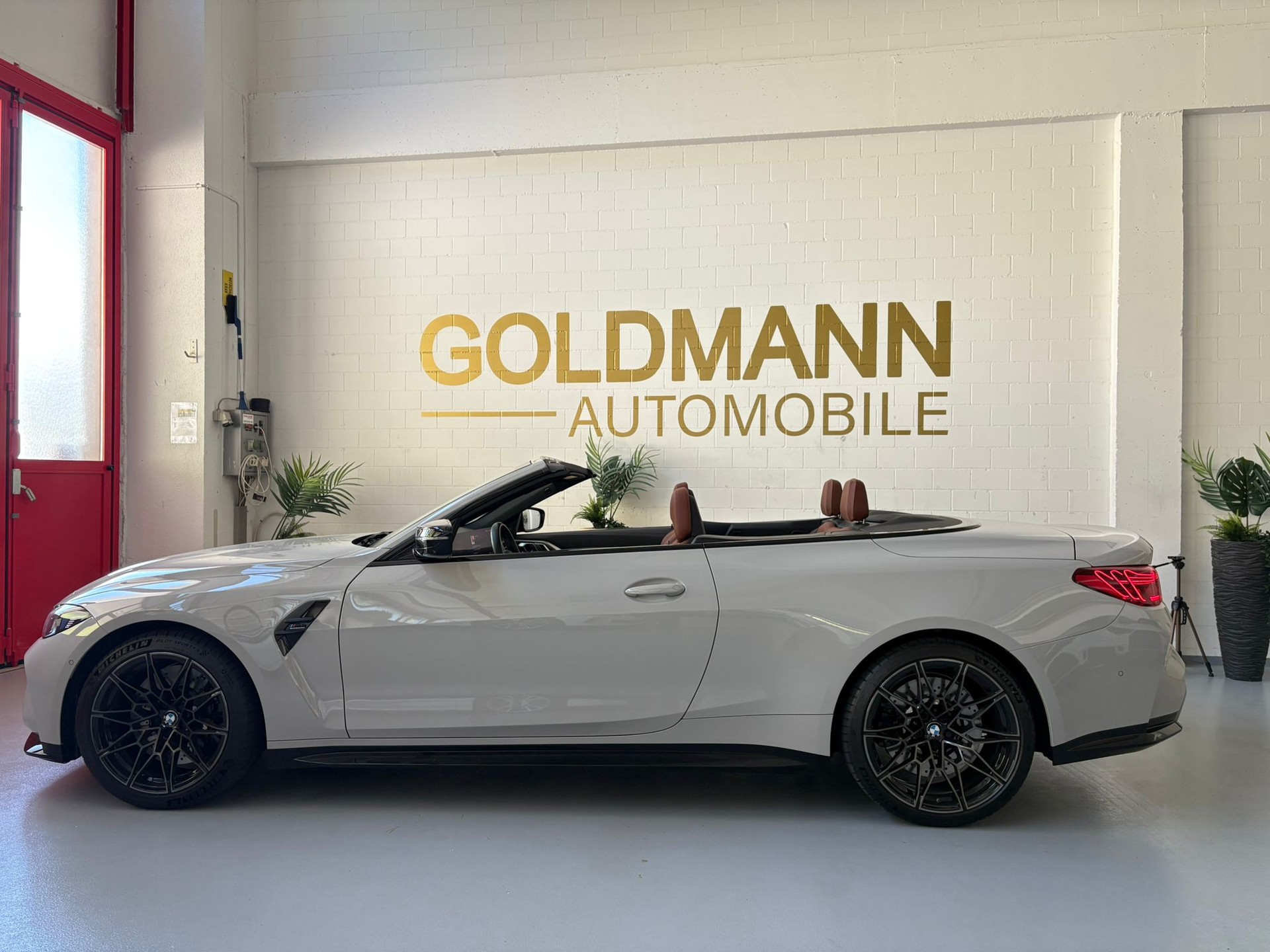 BMW M4 Cabrio Competition M xDrive-image-1