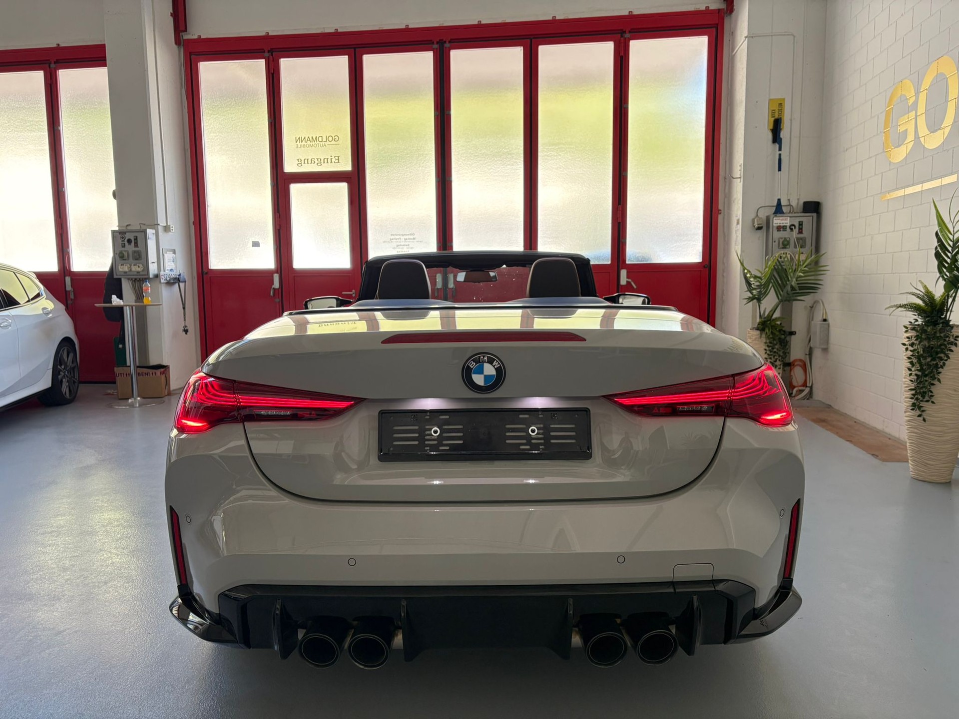 BMW M4 Cabrio Competition M xDrive-image-3