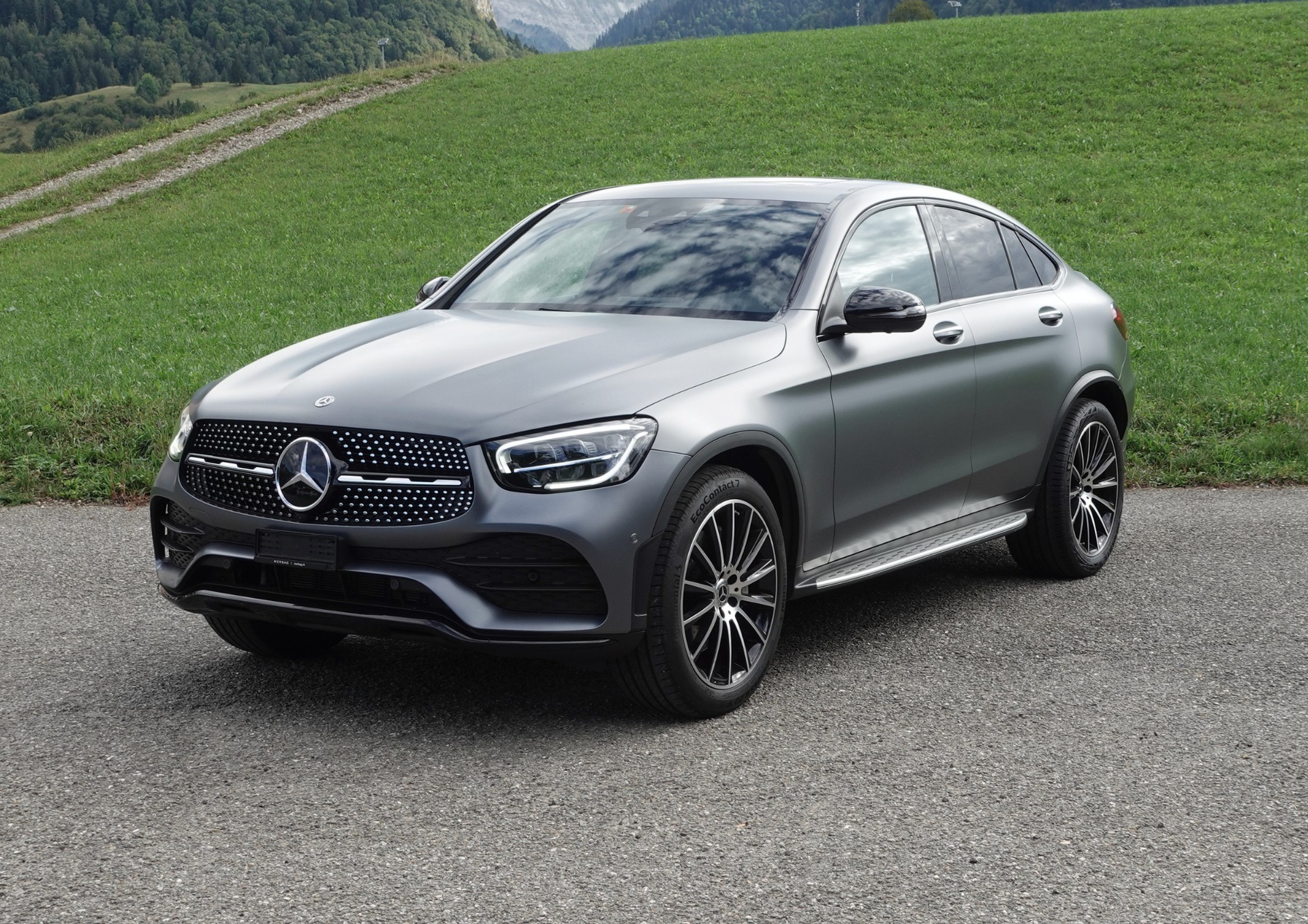 MERCEDES-BENZ GLC 200 AMG Line 4m-image-0