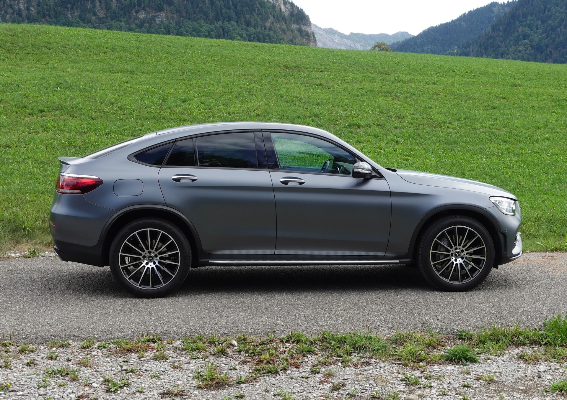 MERCEDES-BENZ GLC 200 AMG Line 4m-image-4
