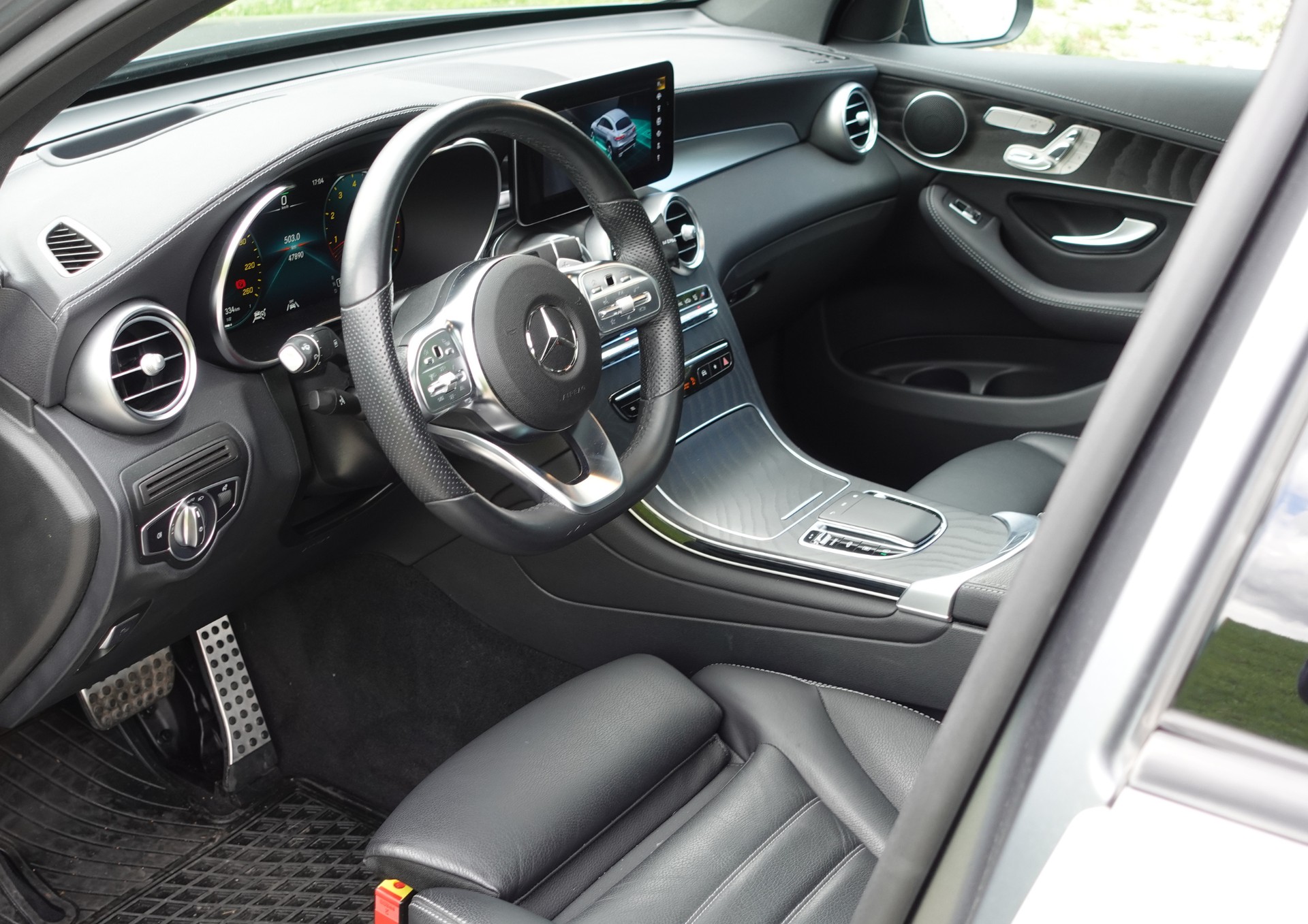MERCEDES-BENZ GLC 200 AMG Line 4m-image-8