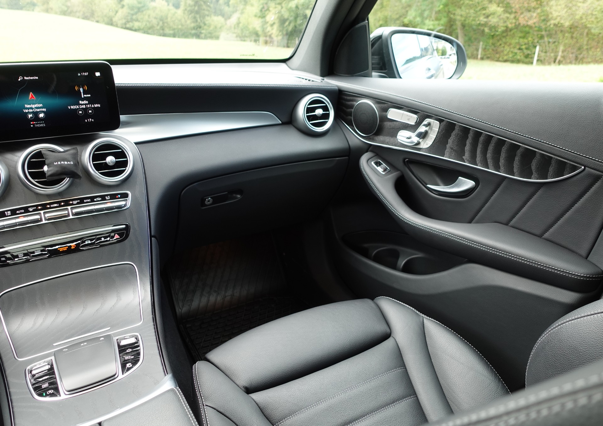 MERCEDES-BENZ GLC 200 AMG Line 4m-image-15