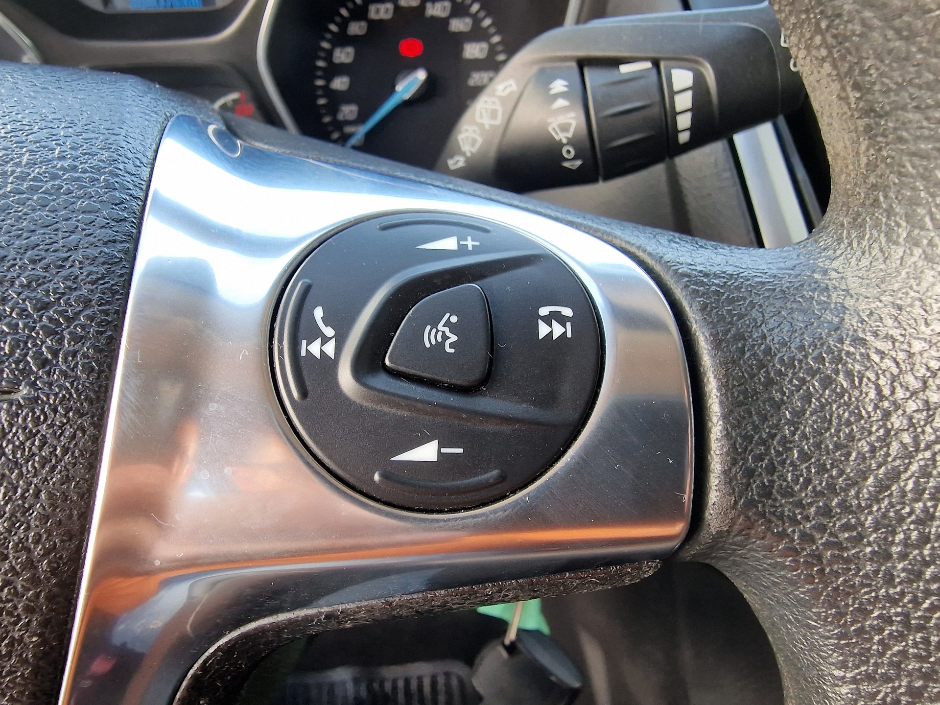 FORD Focus 1.0 SCTi Trend 12Mt Gara MFK Neu 8xAlu-image-13