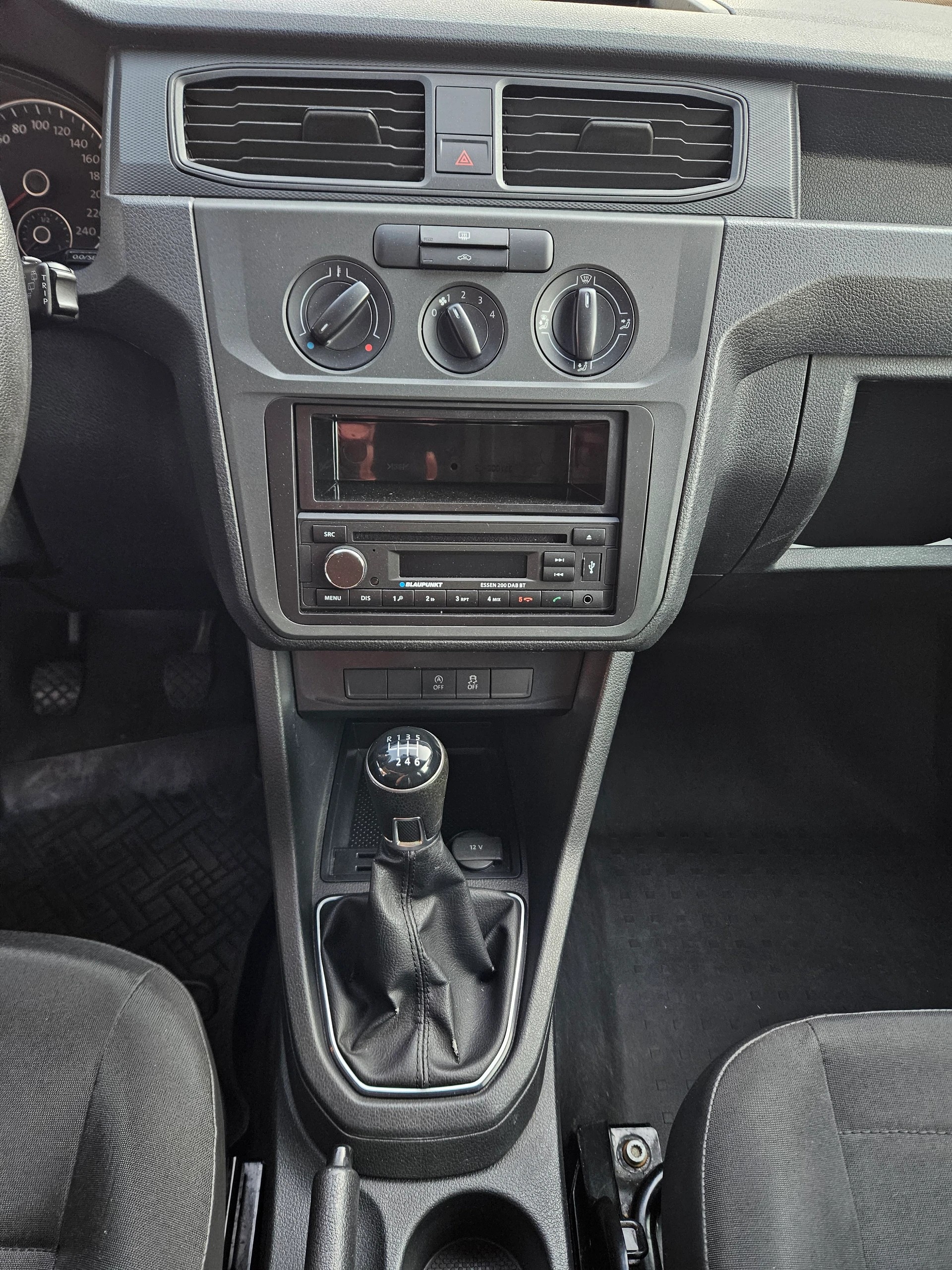 VW Caddy 2.0TDI 4Motion BlueMotion Technology-image-6