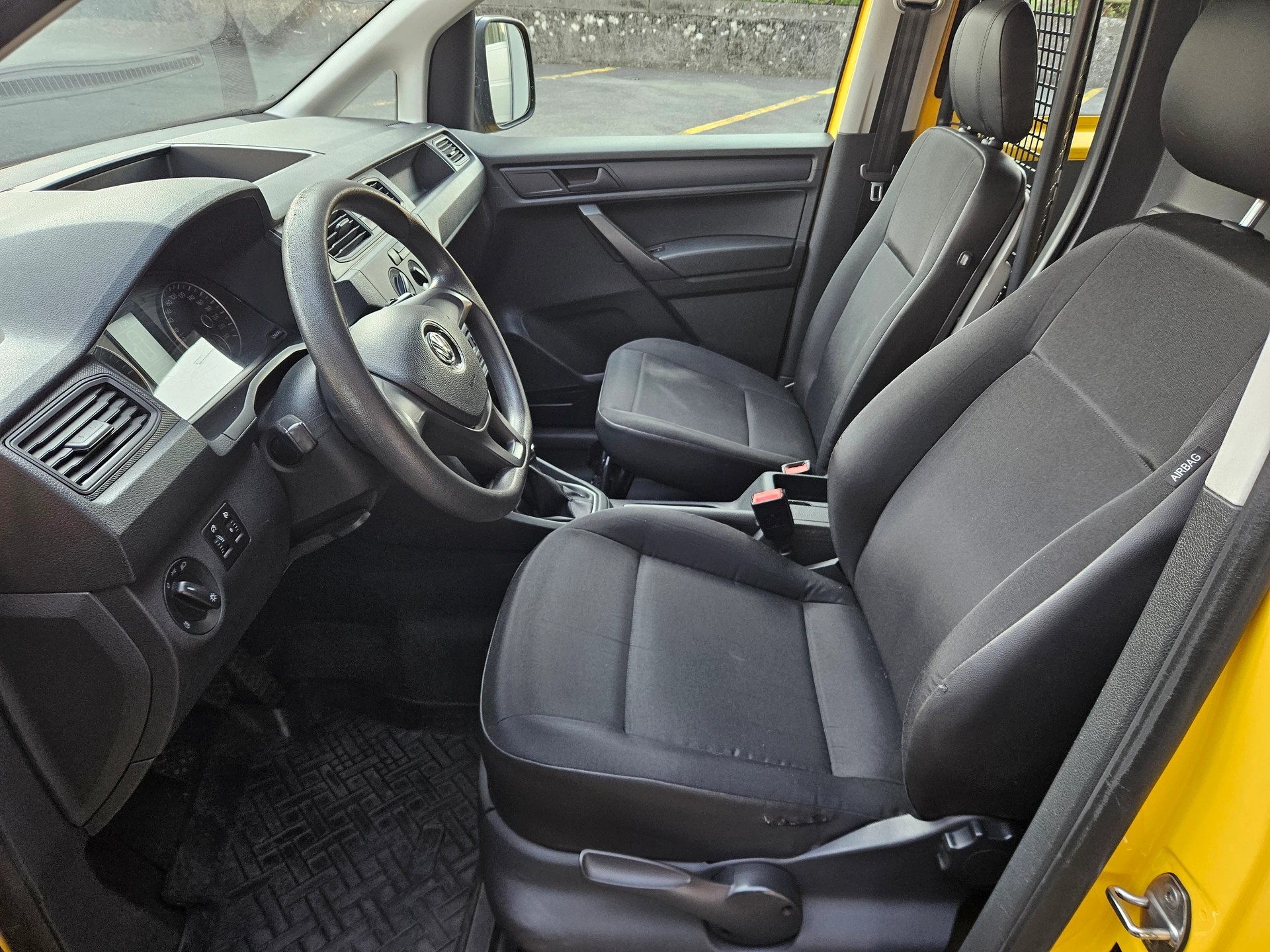 VW Caddy 2.0TDI 4Motion BlueMotion Technology-image-5