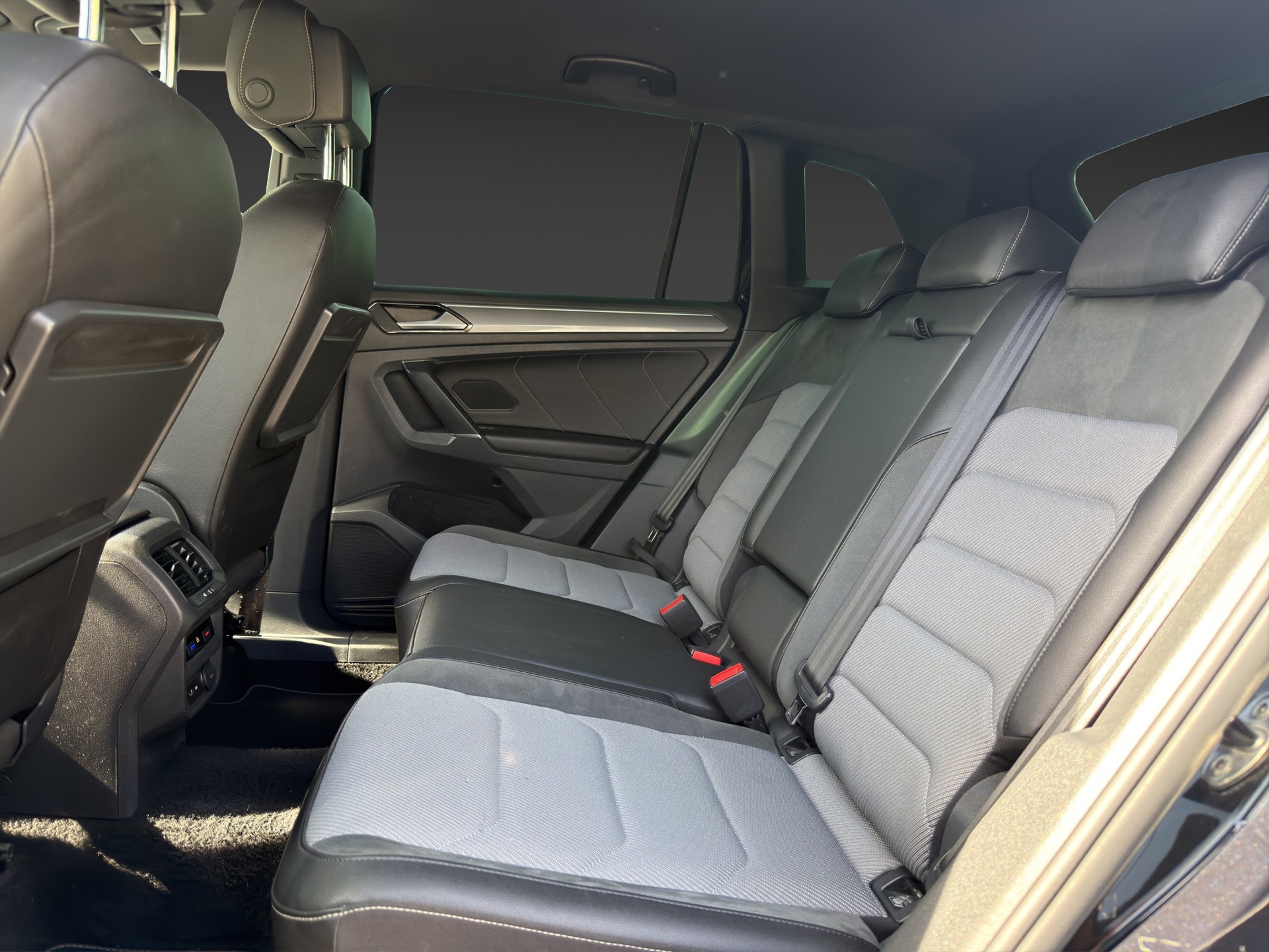 VW Tiguan 2.0TSI HIGHLINE R Line 4Motion DSG-image-12