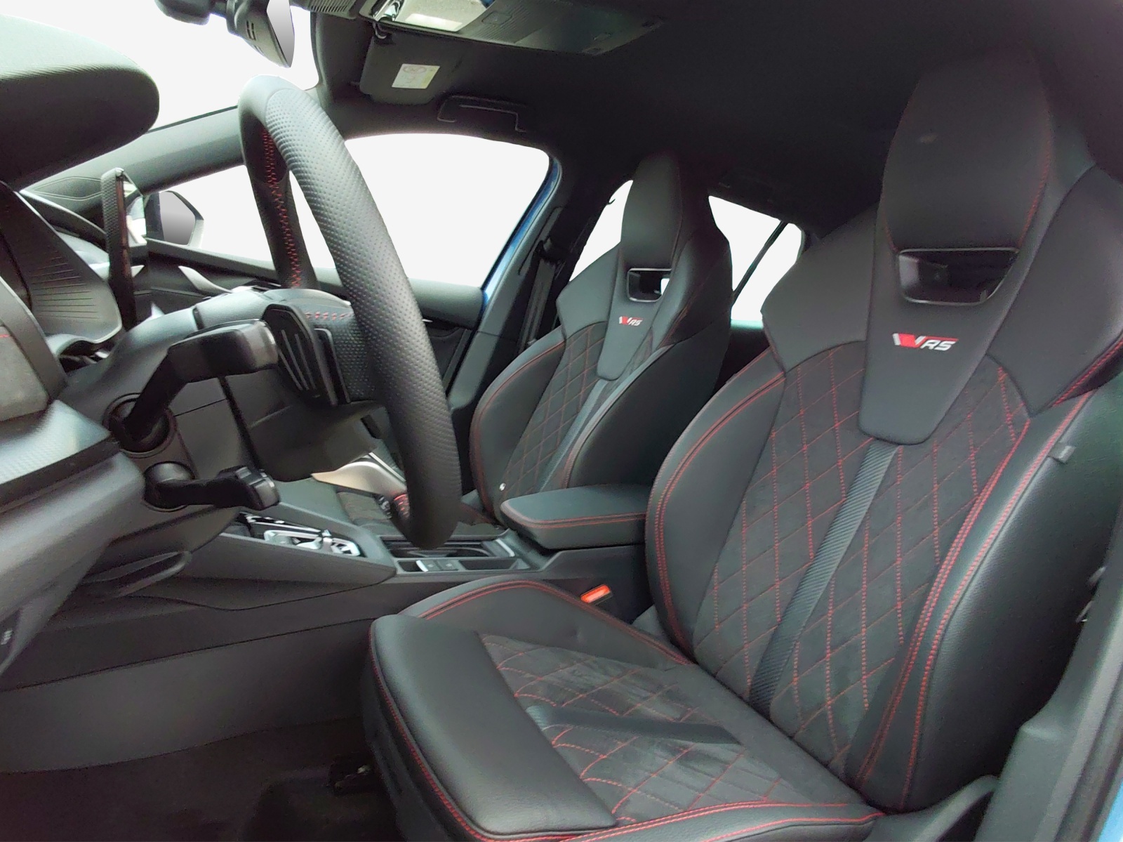 SKODA Octavia Combi 2.0 TSI DSG RS 30 Years Edition-image-7