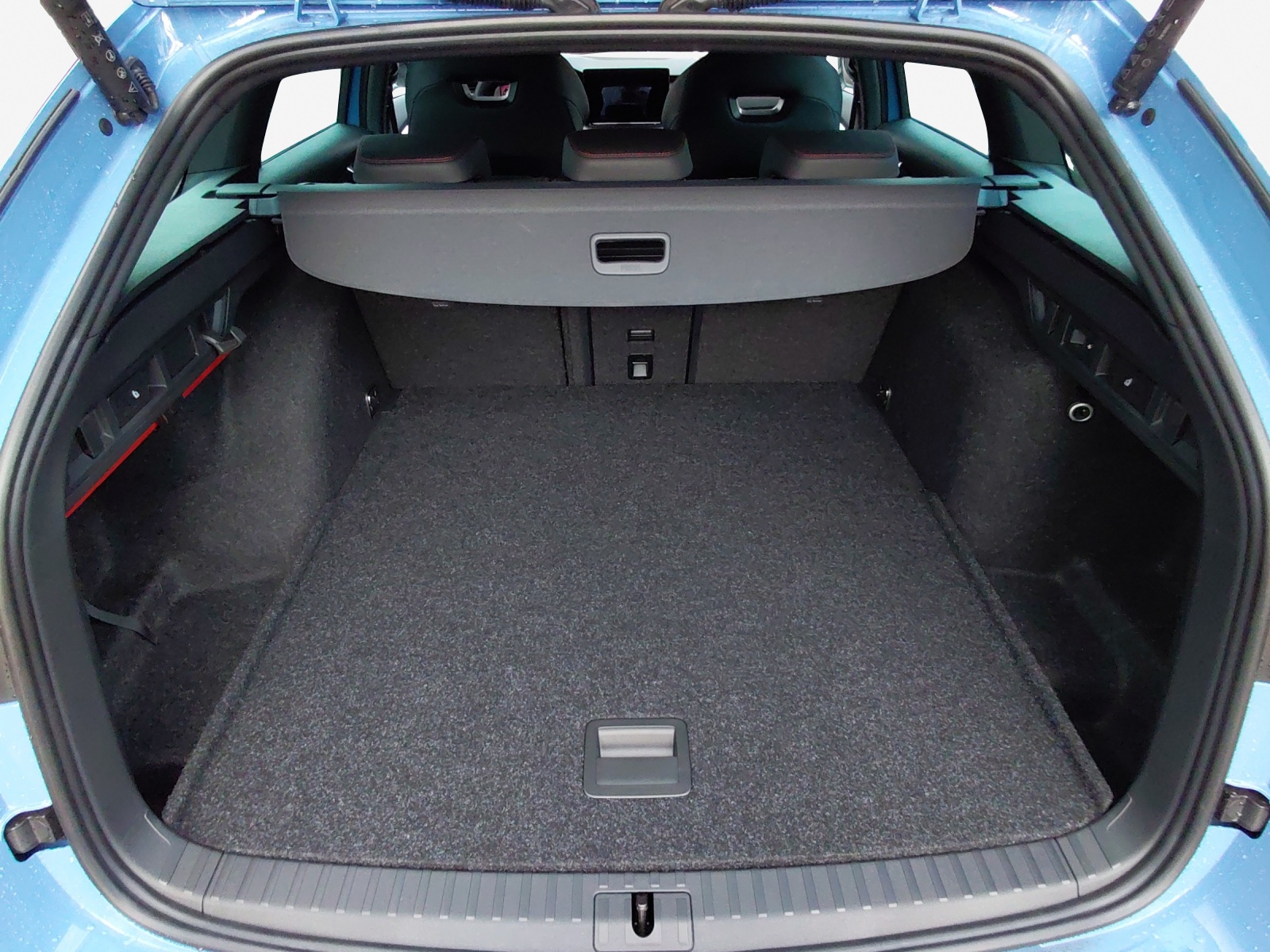 SKODA Octavia Combi 2.0 TSI DSG RS 30 Years Edition-image-12