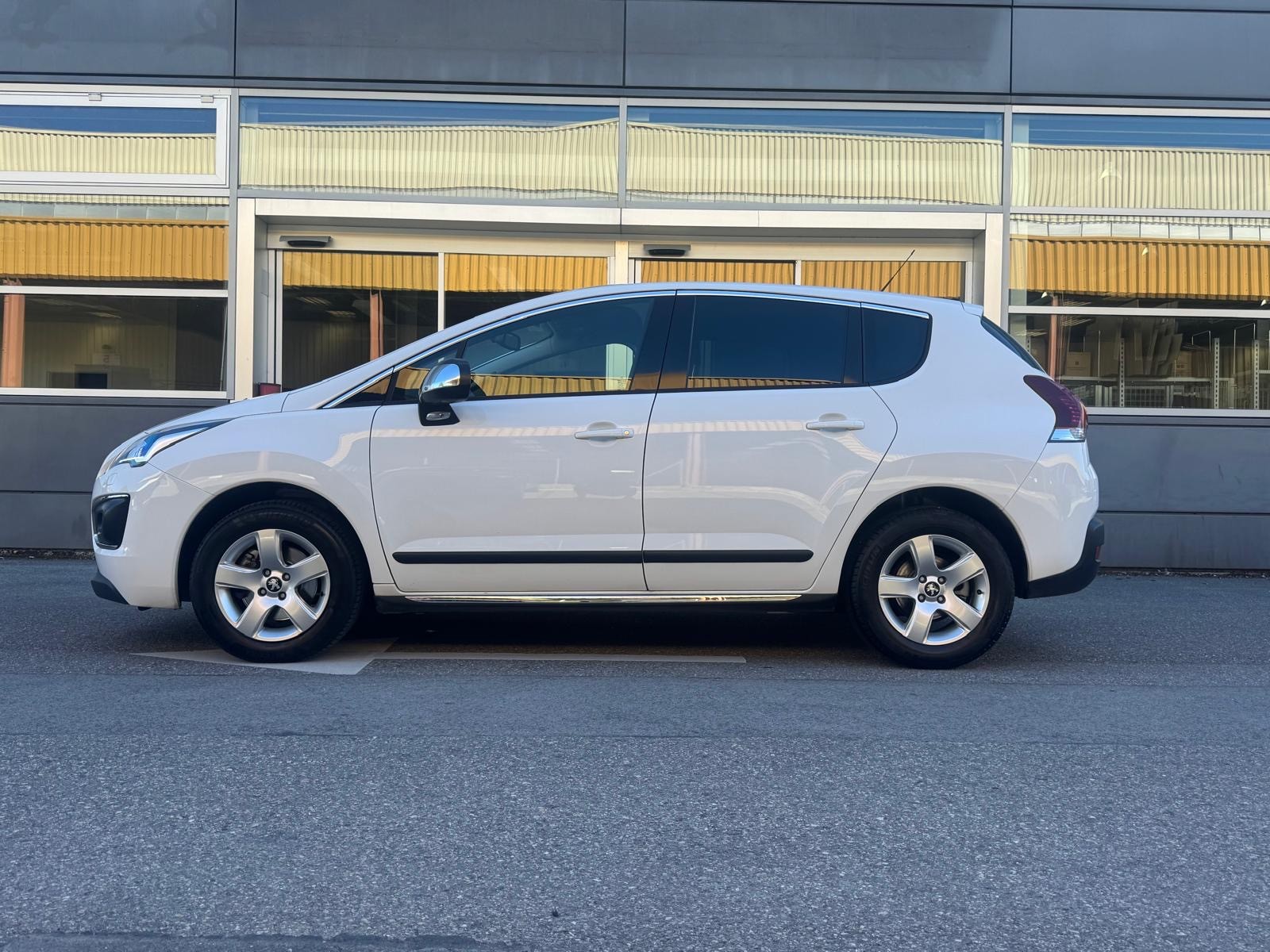 PEUGEOT 3008 1.6 1THP Allure Tiptronic-image-1