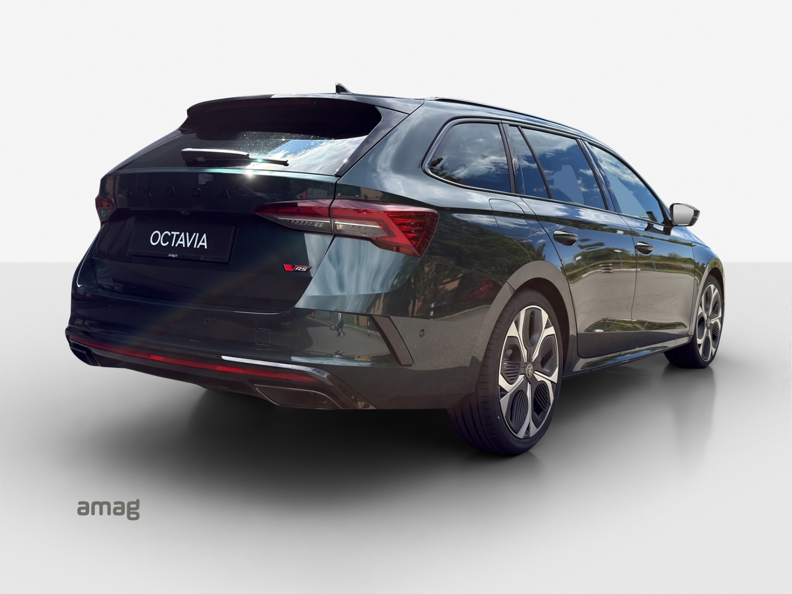 SKODA Octavia Combi 2.0 TSI DSG RS 30 Years Edition-image-4