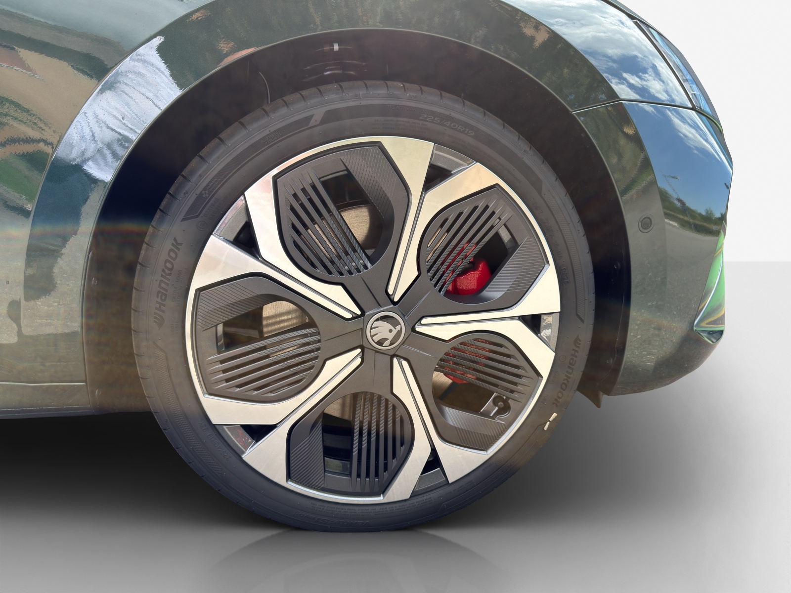 SKODA Octavia Combi 2.0 TSI DSG RS 30 Years Edition-image-13