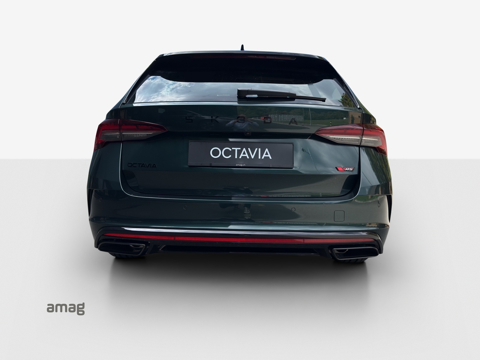 SKODA Octavia Combi 2.0 TSI DSG RS 30 Years Edition-image-3
