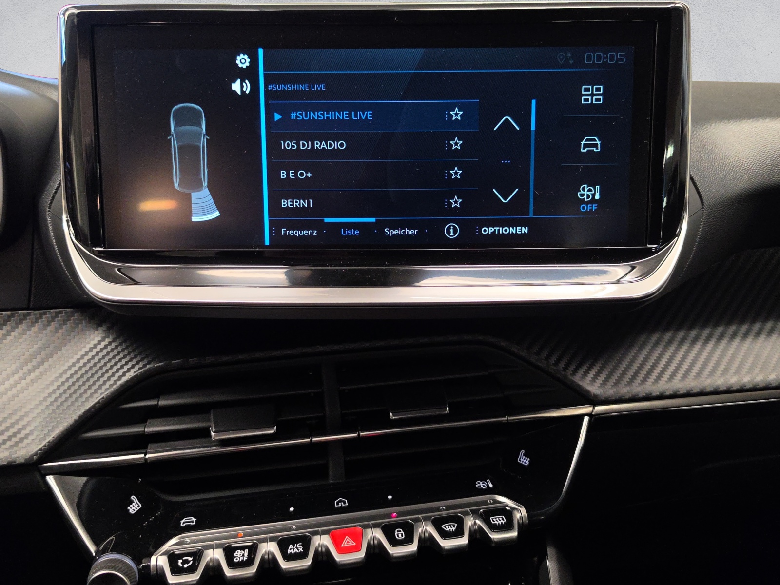 PEUGEOT 208 1.2 PureTech Style-image-12