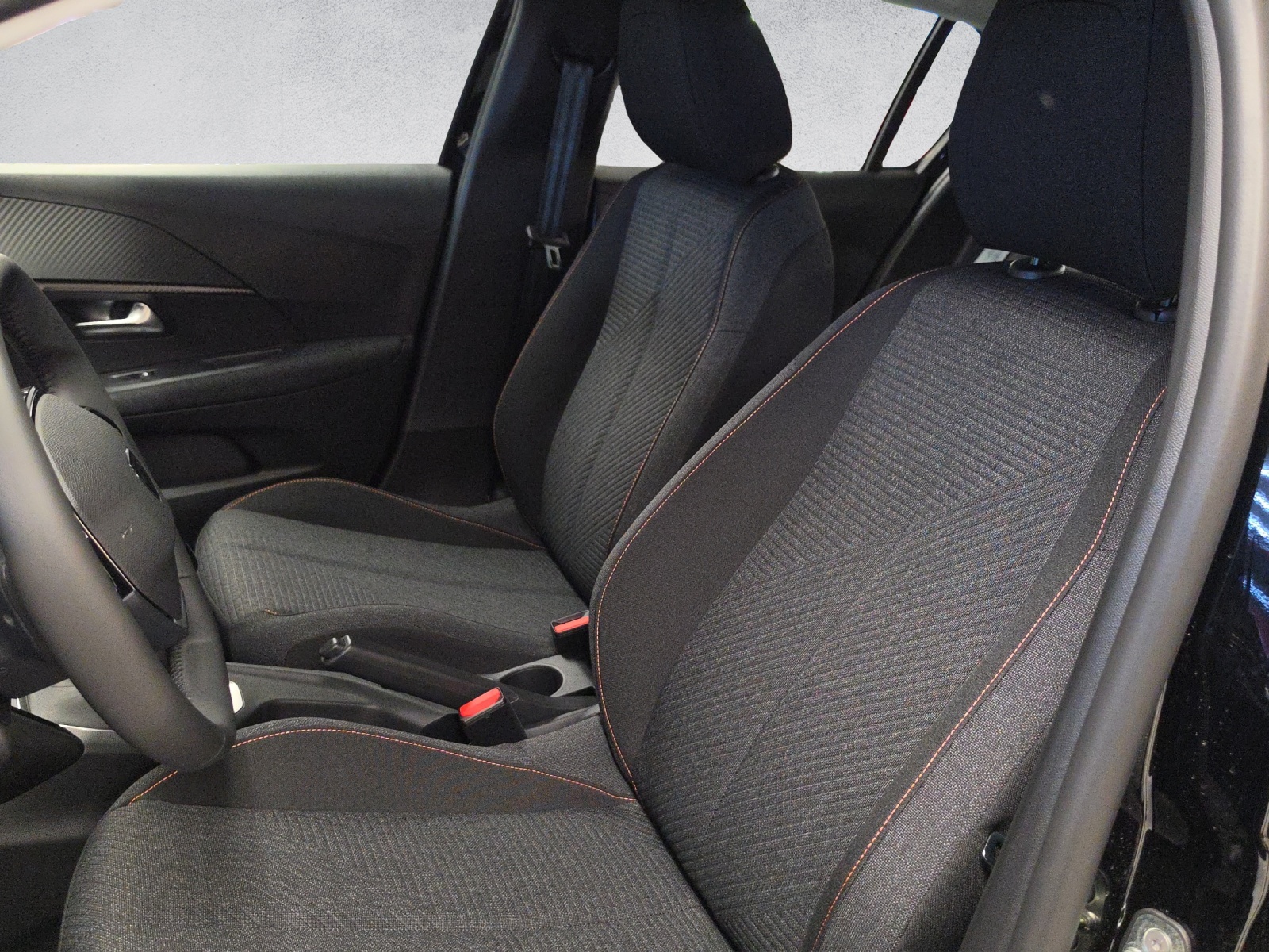 PEUGEOT 208 1.2 PureTech Style-image-13