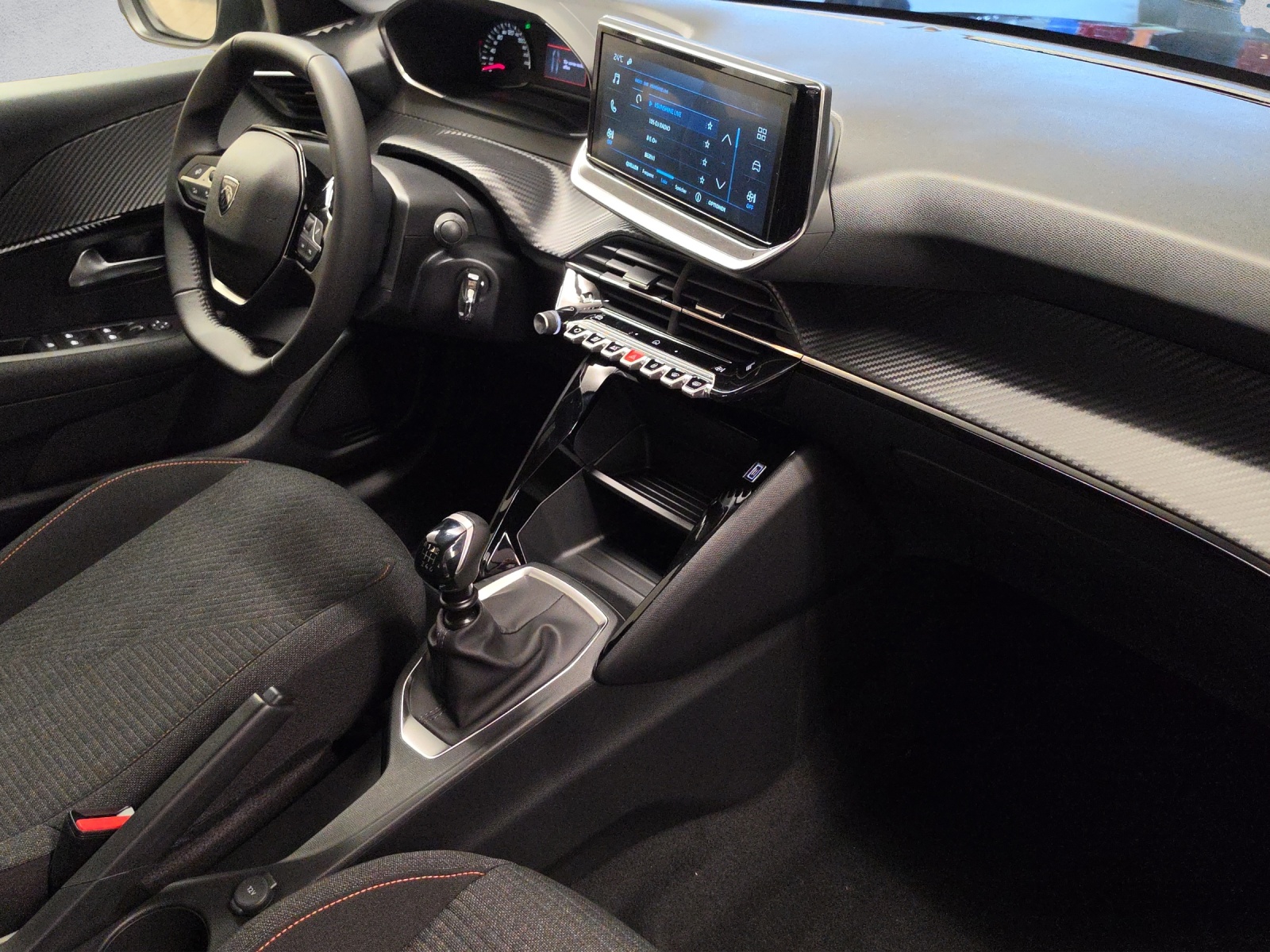 PEUGEOT 208 1.2 PureTech Style-image-9