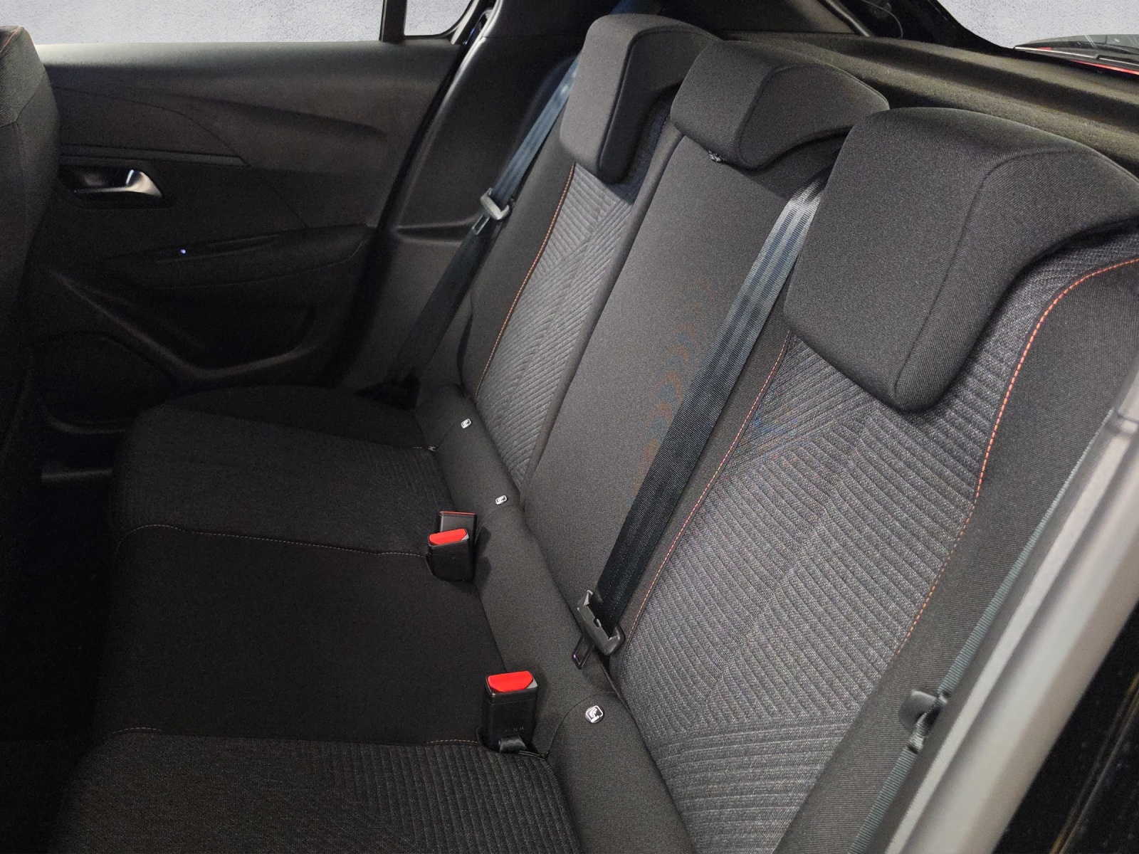 PEUGEOT 208 1.2 PureTech Style-image-14