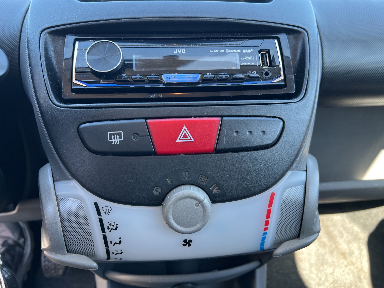 CITROEN C1 1.0i X-image-10
