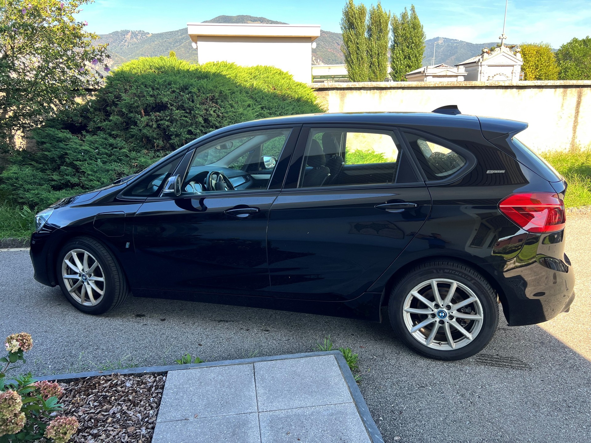 BMW 225xe-image-0