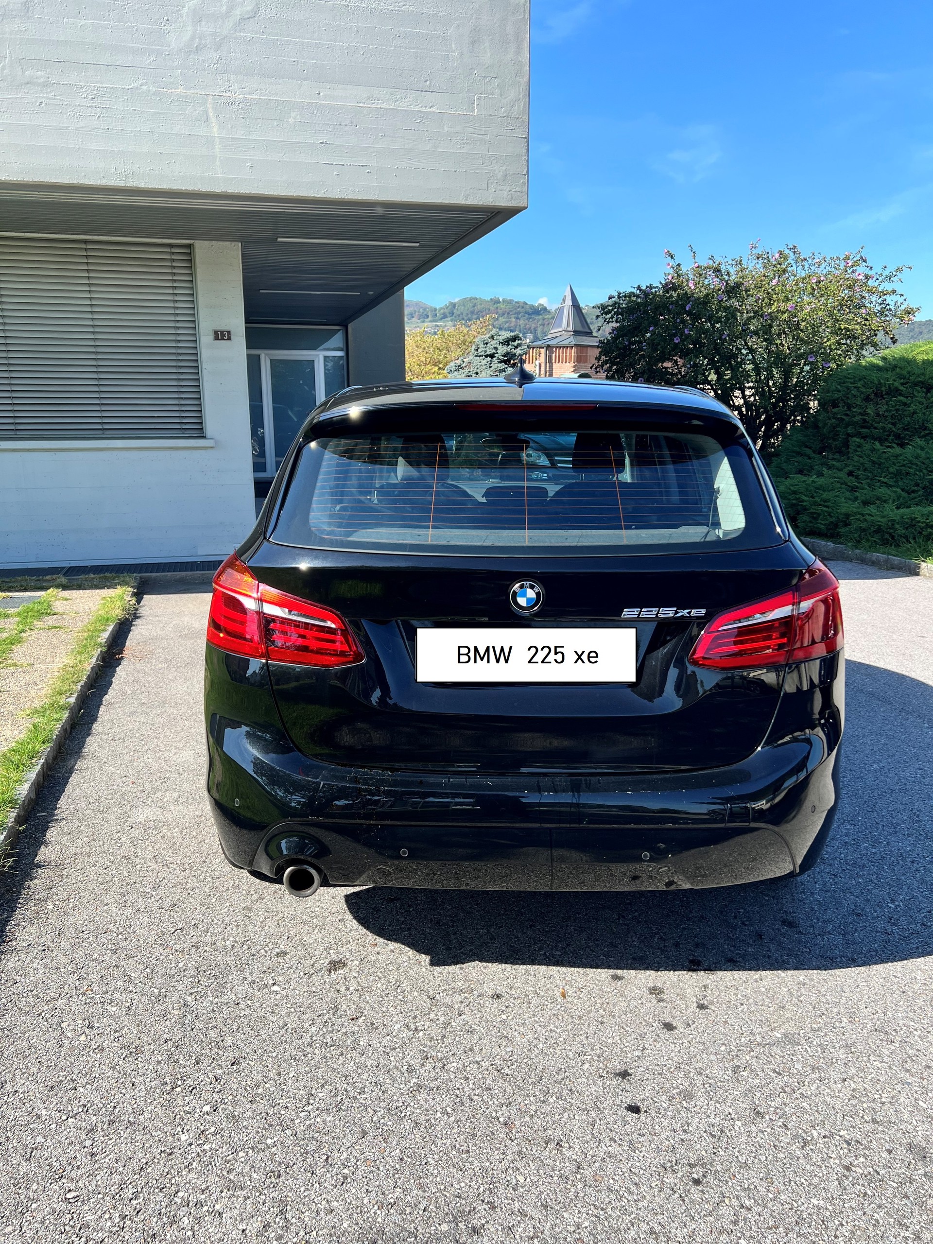 BMW 225xe-image-2