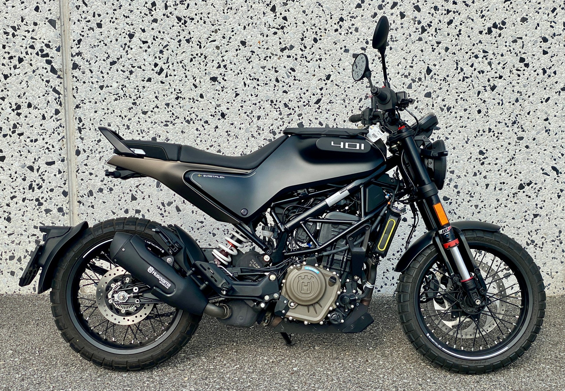 HUSQVARNA Svartpilen 401