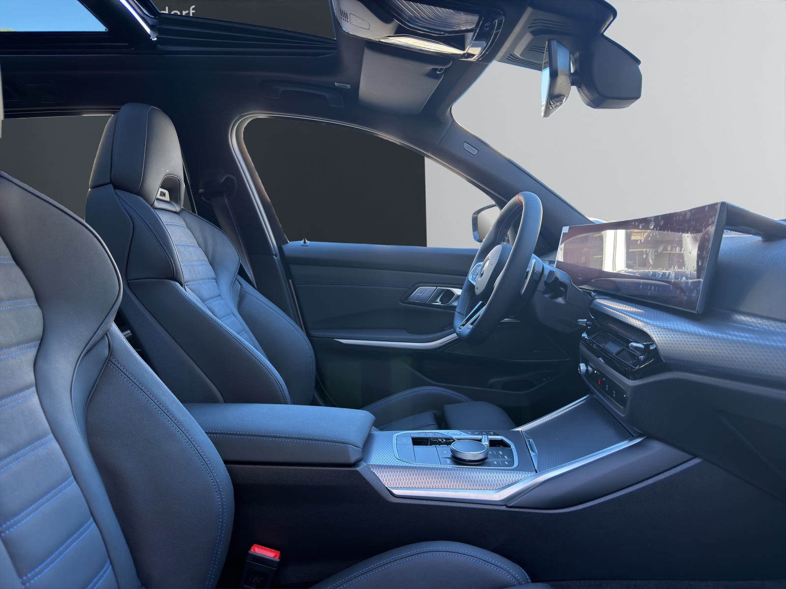 BMW M340i xDrive Touring-image-13