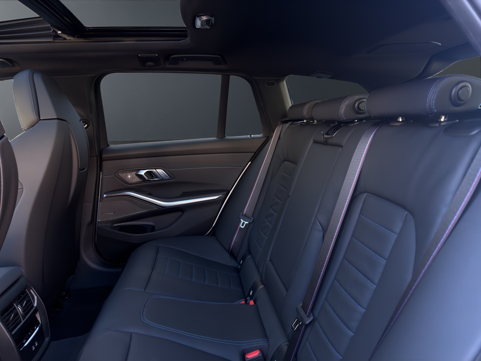 BMW M340i xDrive Touring-image-11