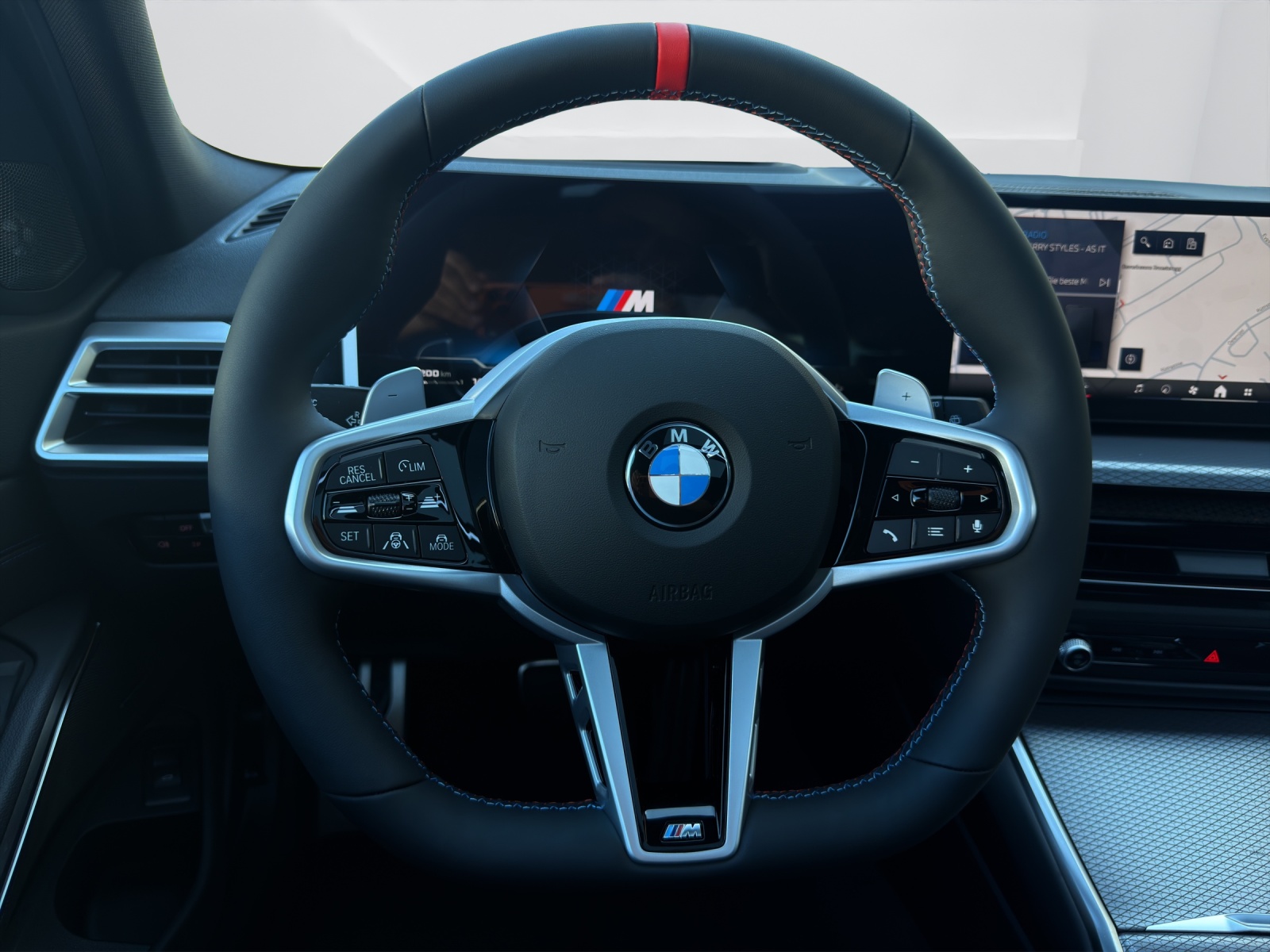 BMW M340i xDrive Touring-image-16