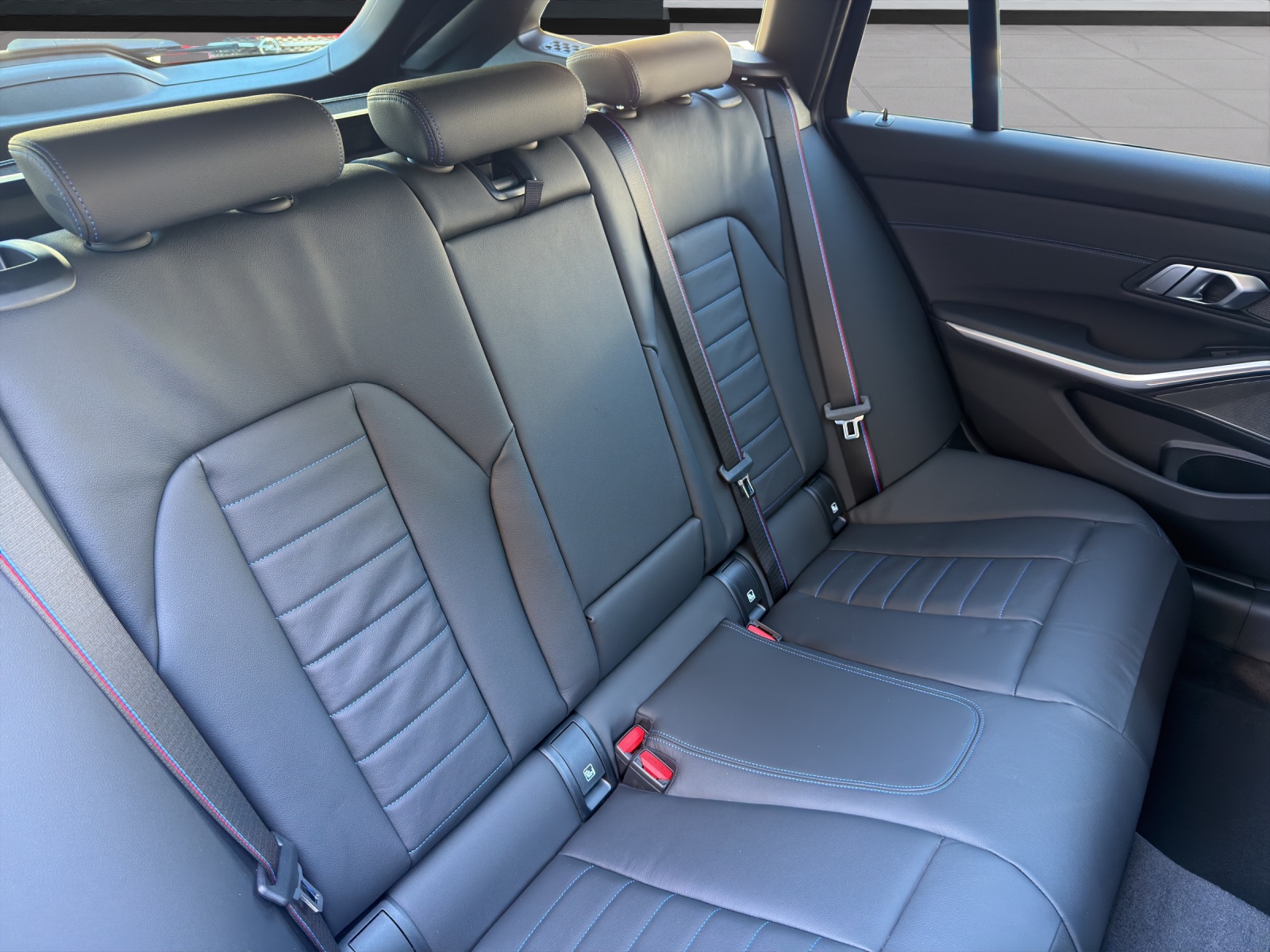 BMW M340i xDrive Touring-image-14