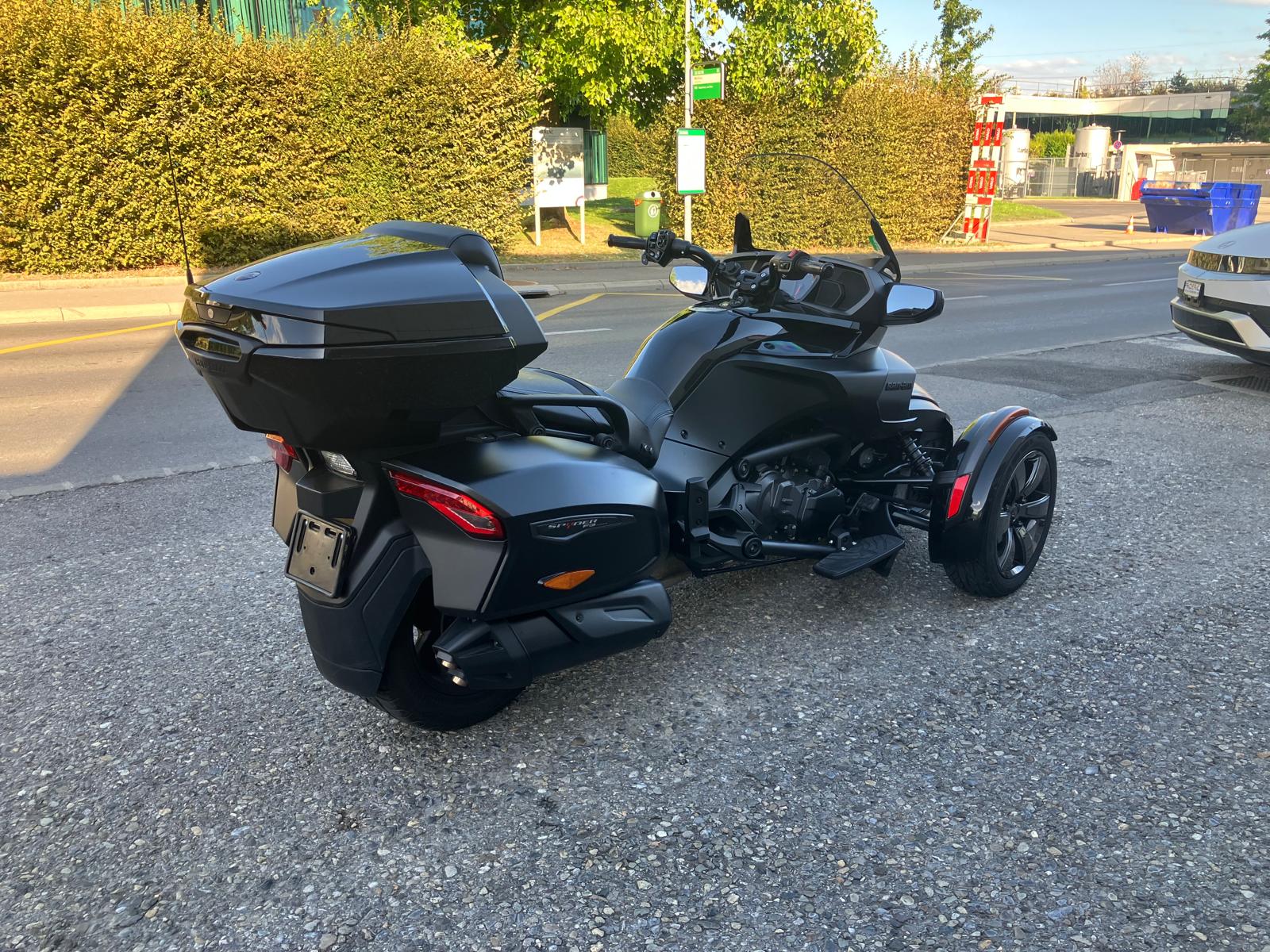 CAN-AM SPYDER-image-4