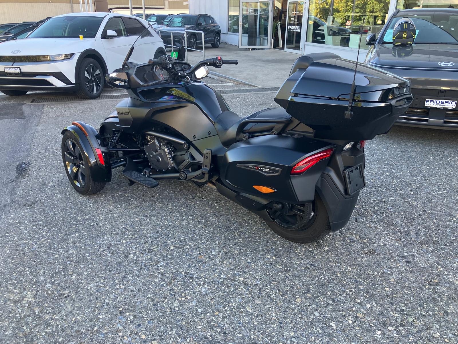 CAN-AM SPYDER-image-1