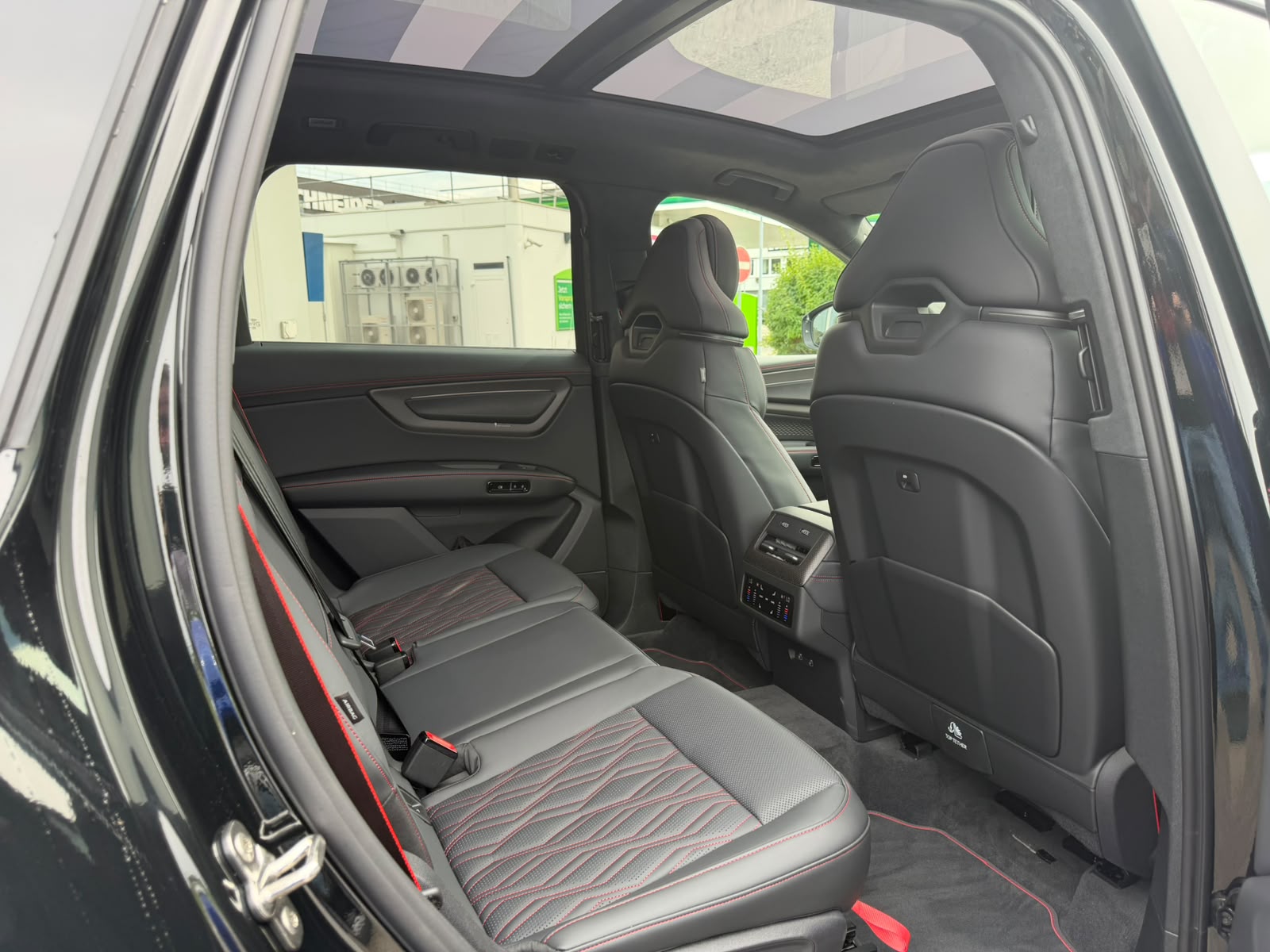 AUDI Q7 SUV TDI quattro 220 kW-image-12