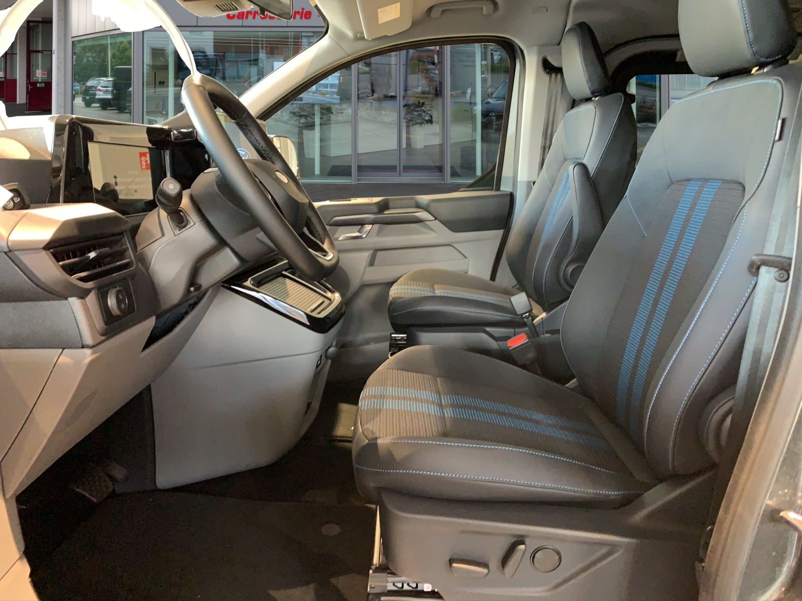 FORD Tourneo C Bus 320 L1 2.0 170 Sport 4x4-image-3
