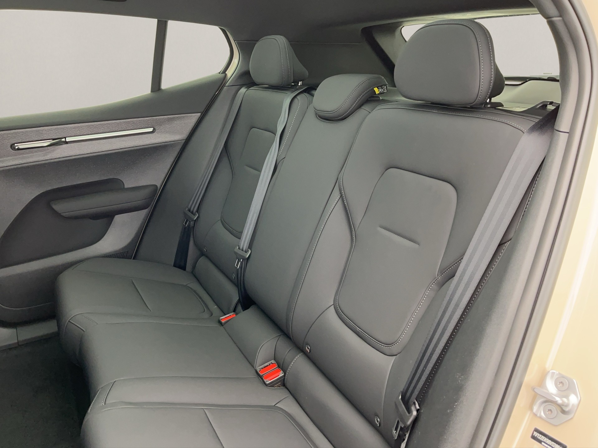 VOLVO EX30 P8 AWD-image-14