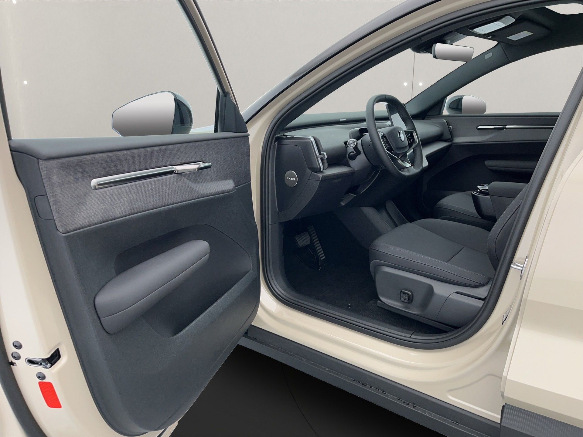 VOLVO EX30 P8 AWD-image-7