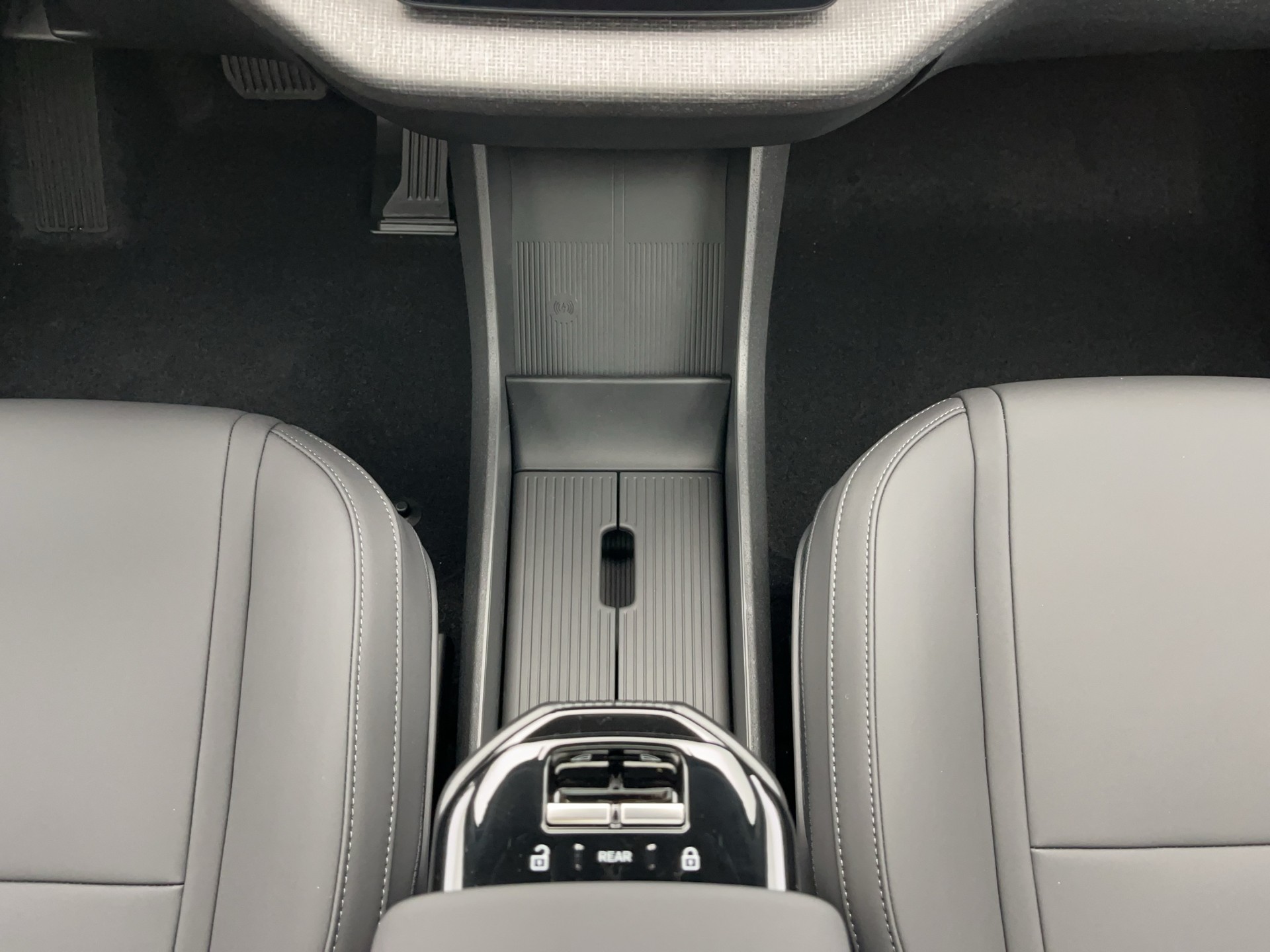 VOLVO EX30 P8 AWD-image-12