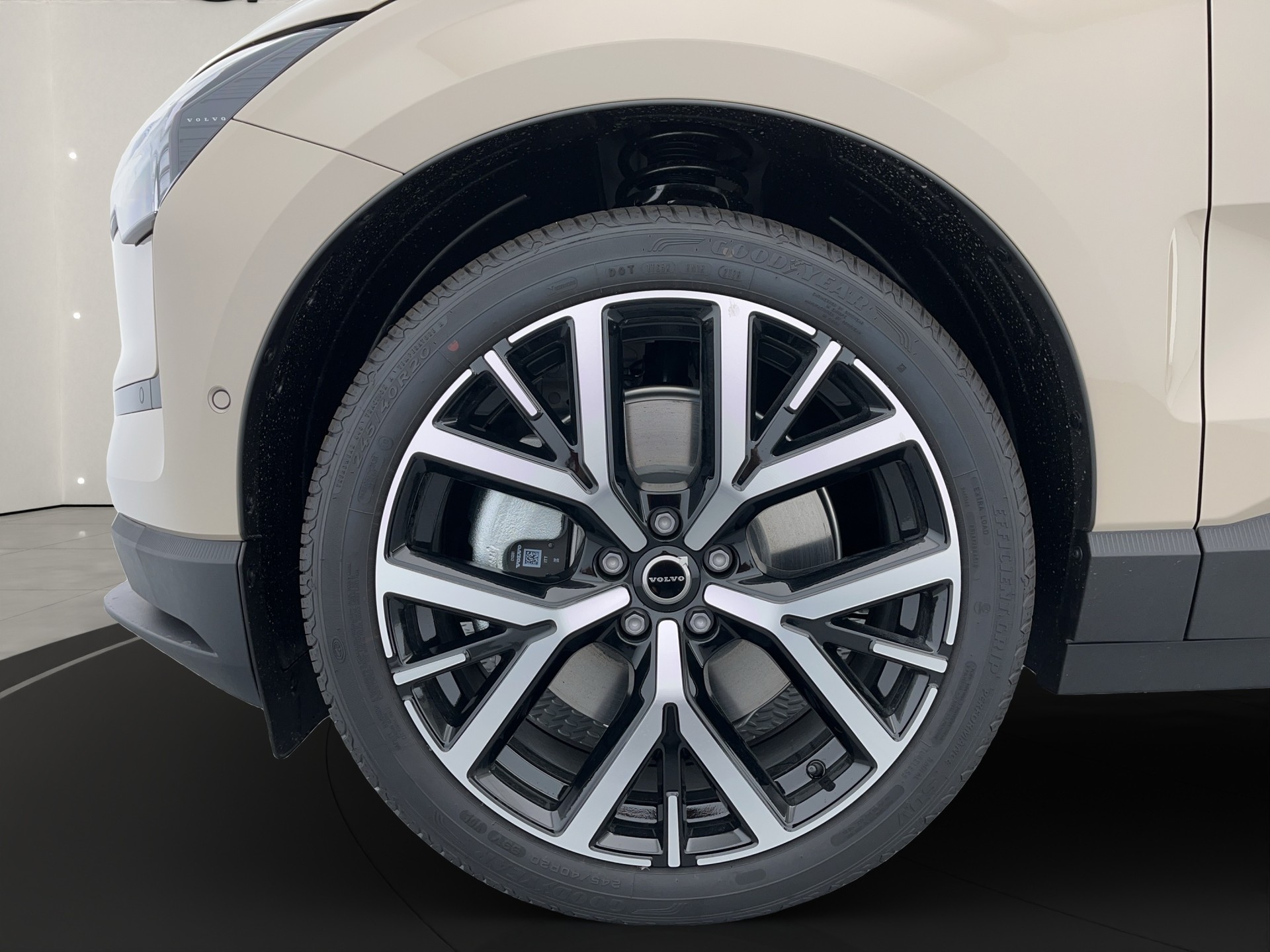 VOLVO EX30 P8 AWD-image-6