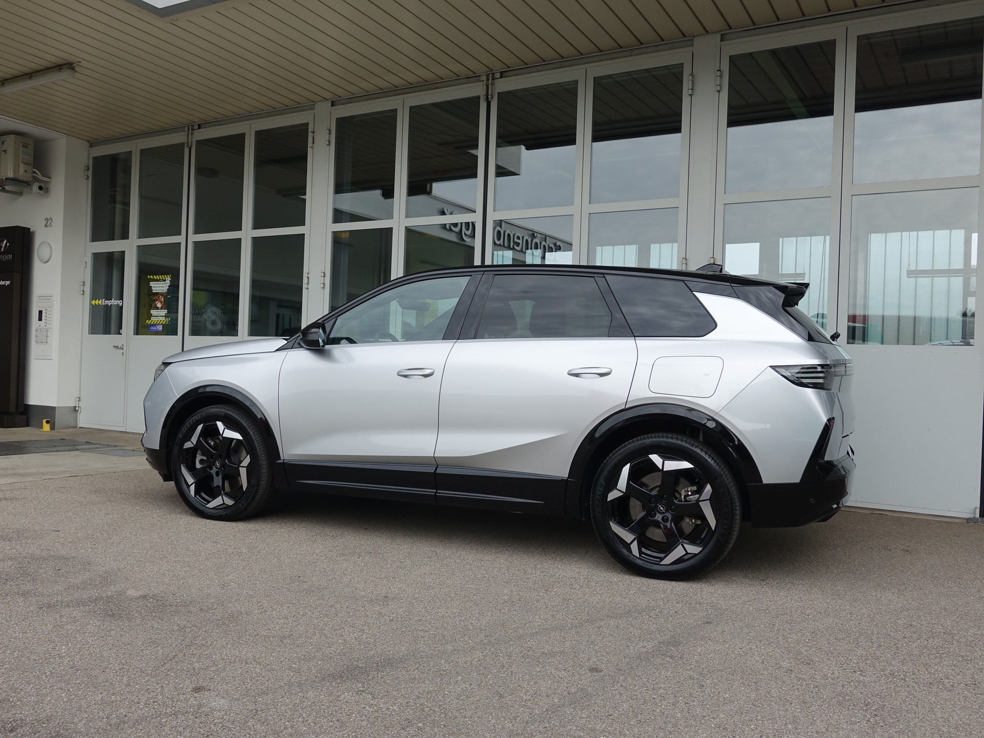 OPEL Grandland El. 73kWh Ultimate 4x4 8JAHRE GARANTIE-image-21